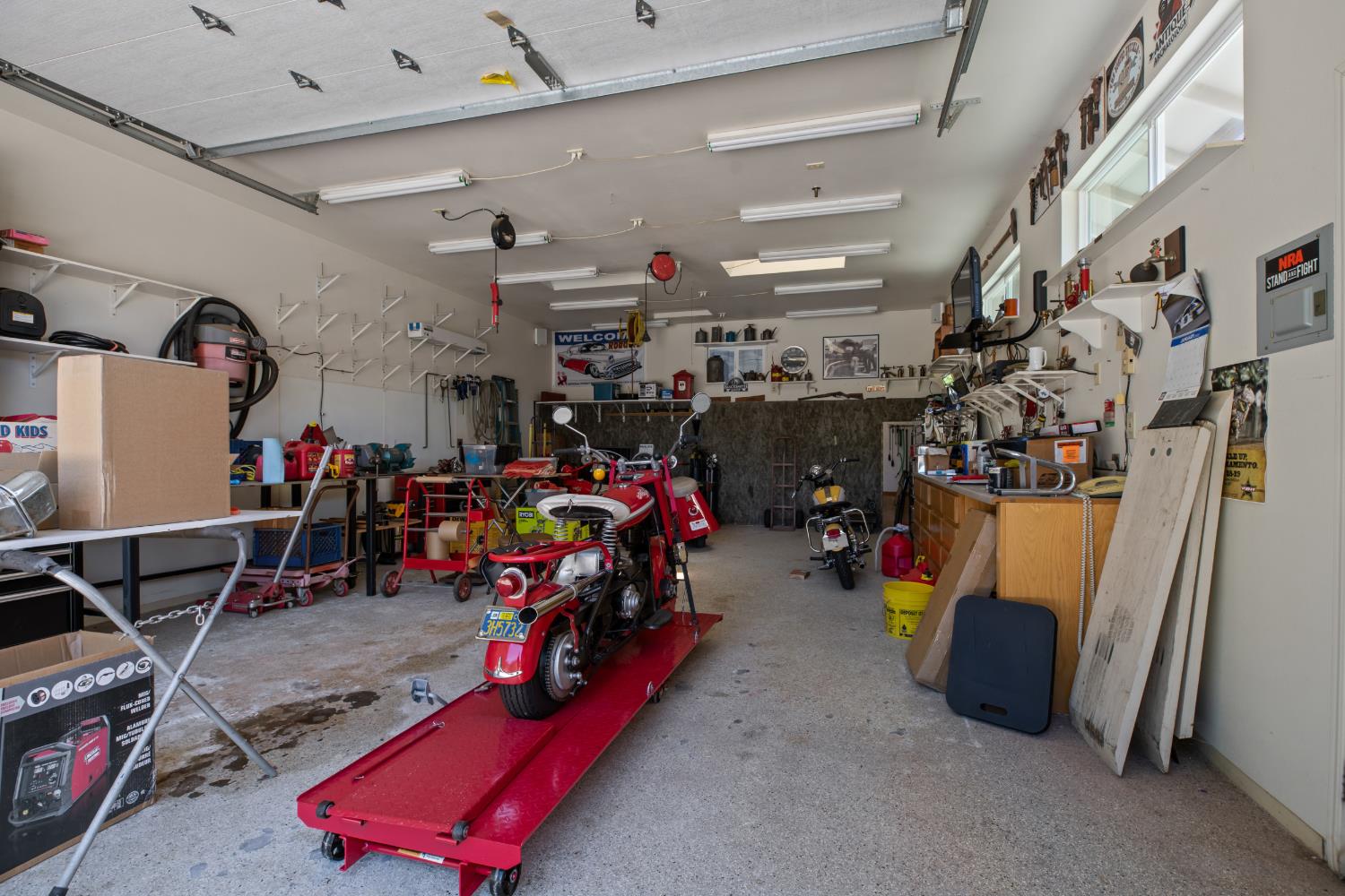 9612 La Posada Dr, Oakdale, CA 95361