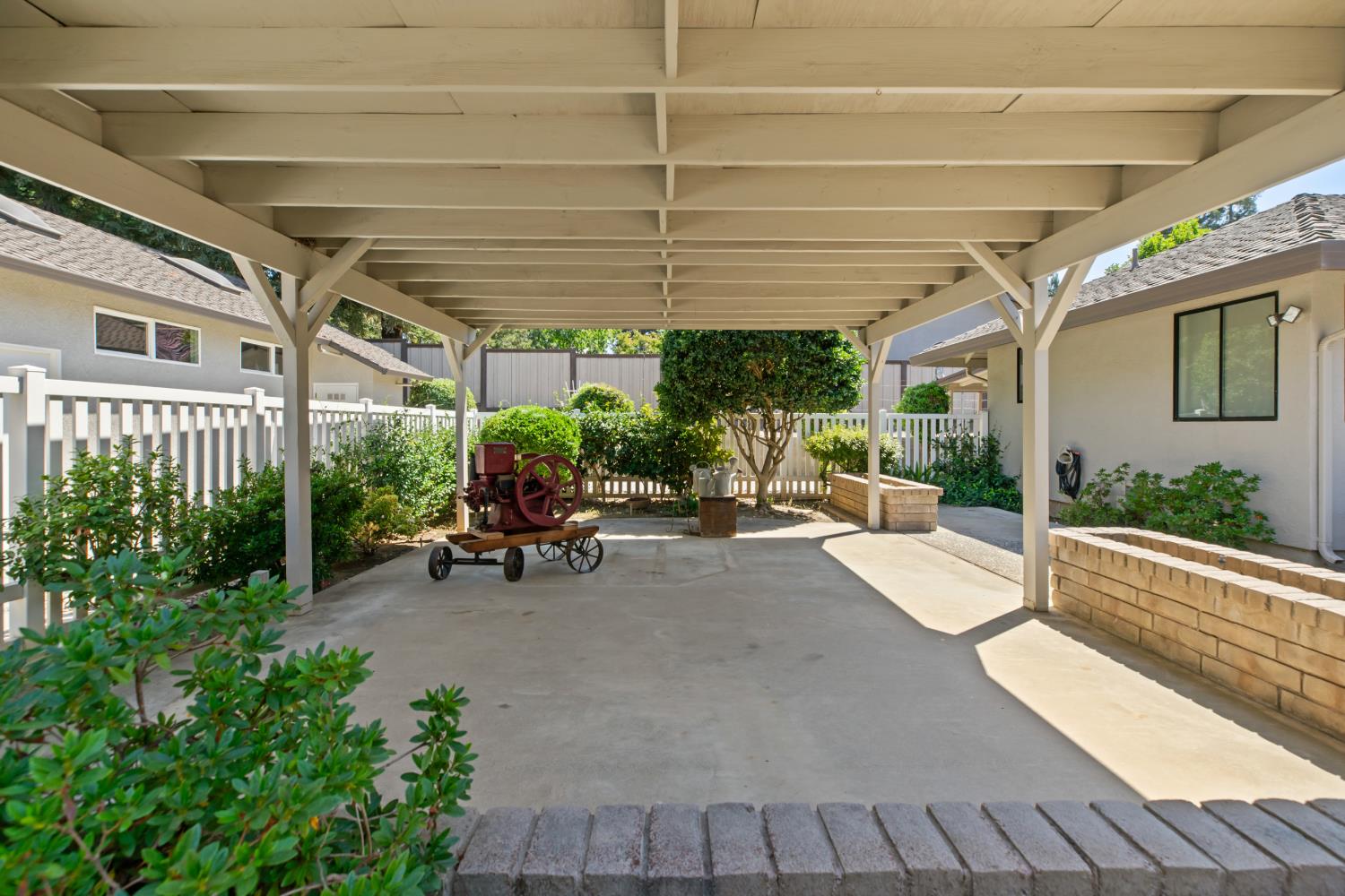 9612 La Posada Dr, Oakdale, CA 95361