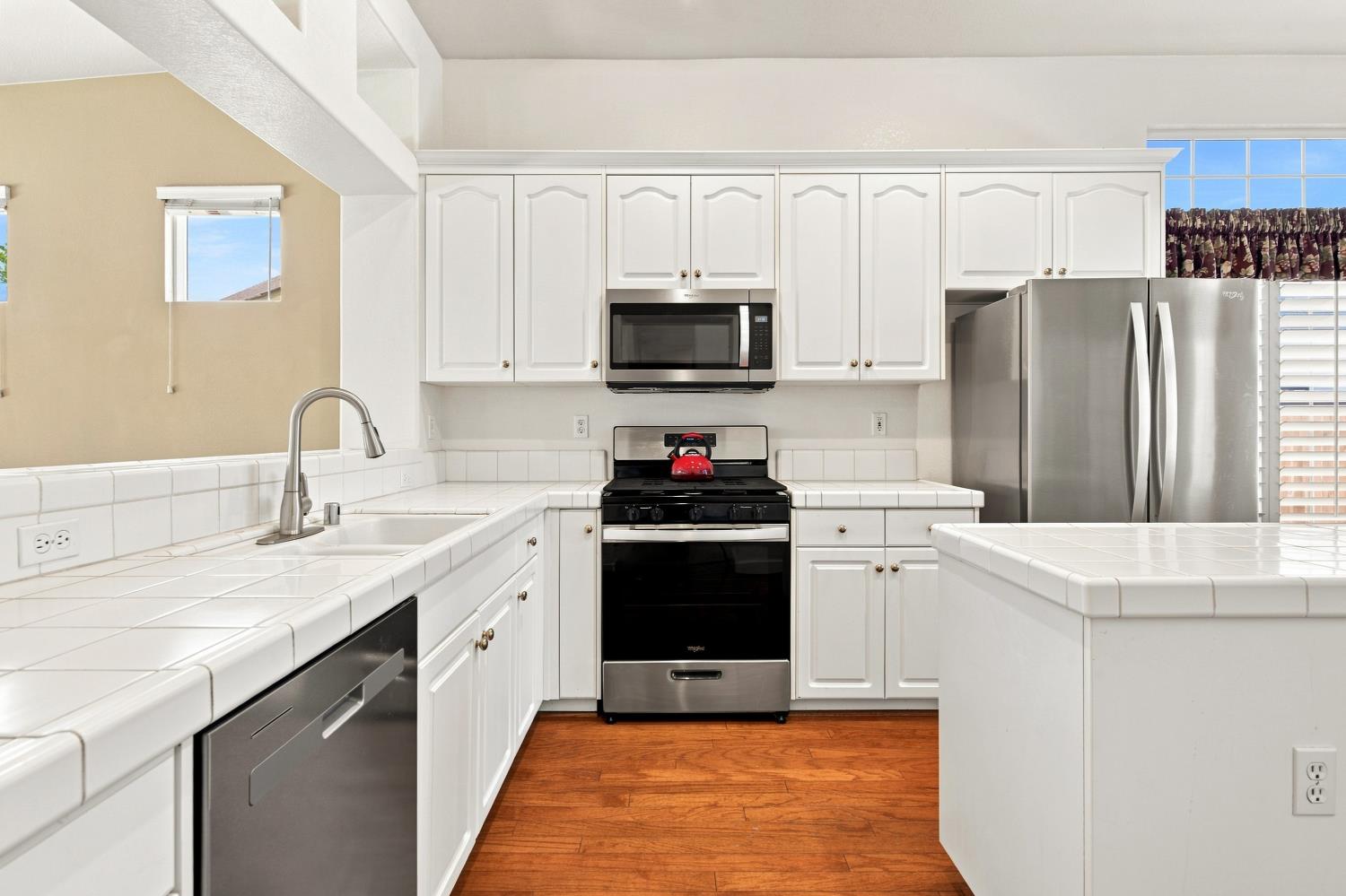1738 Matterhorn St, Manteca, CA 95337
