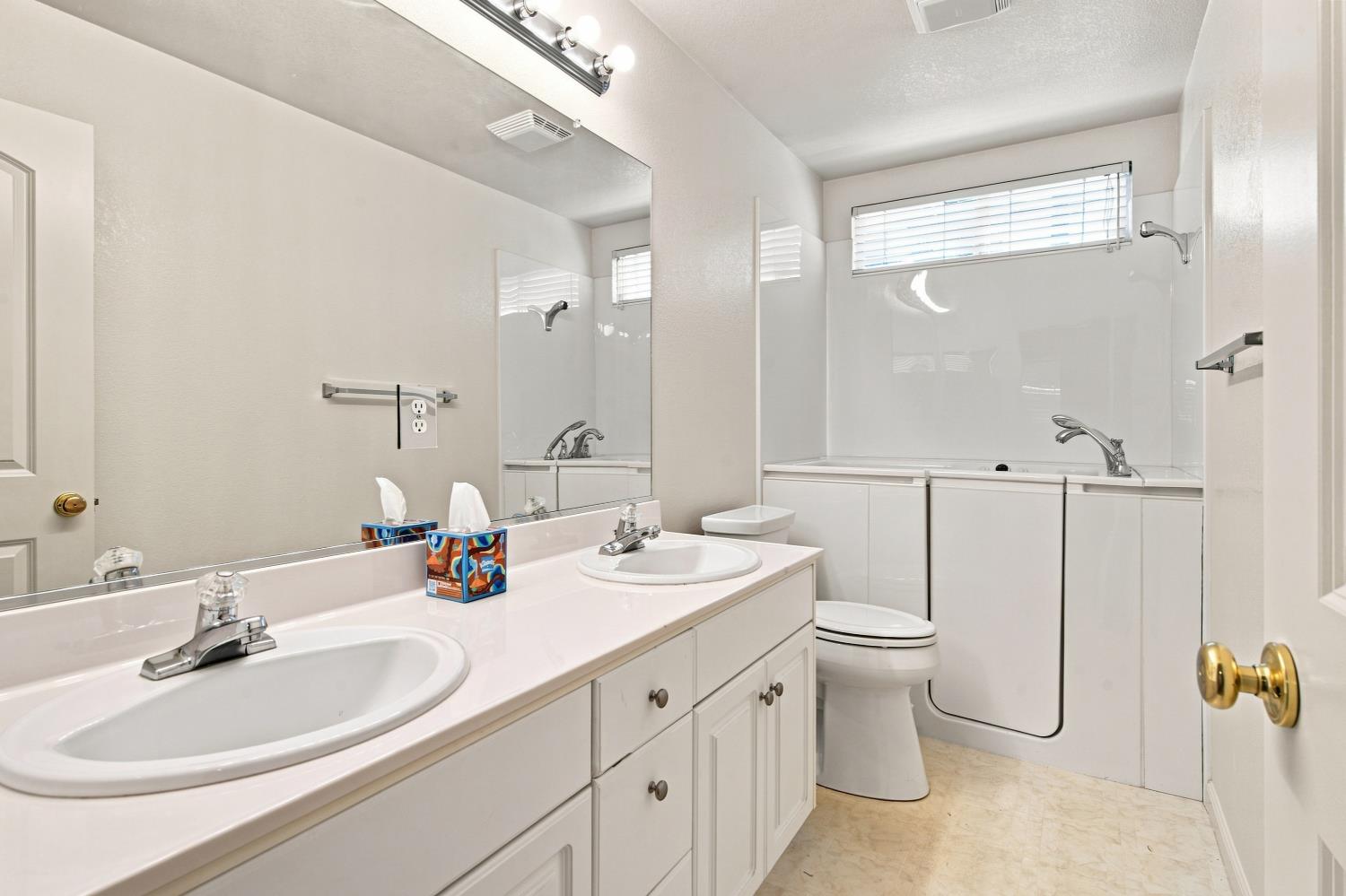 1738 Matterhorn St, Manteca, CA 95337