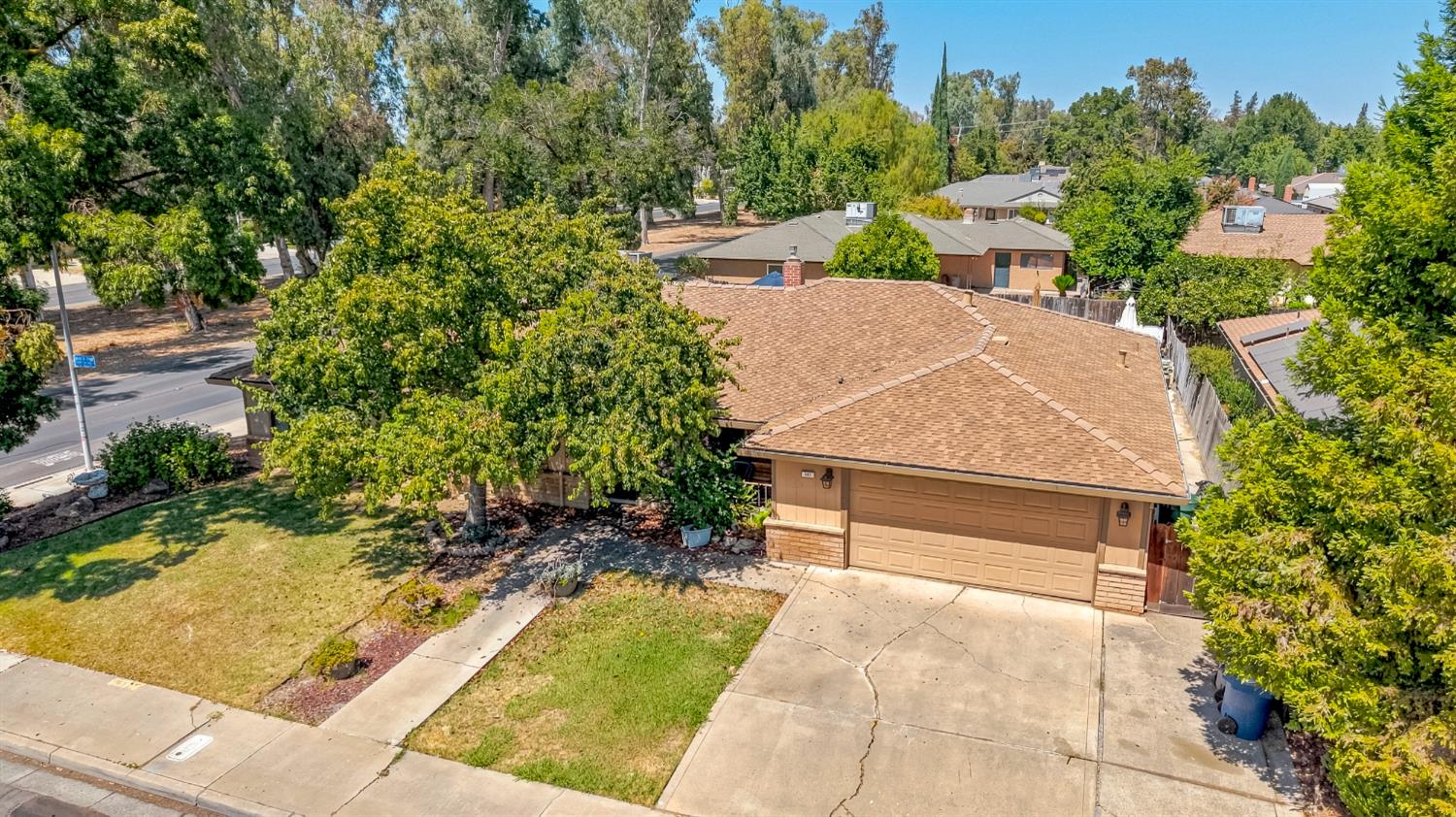 587 W Donna Dr, Merced, CA 95348