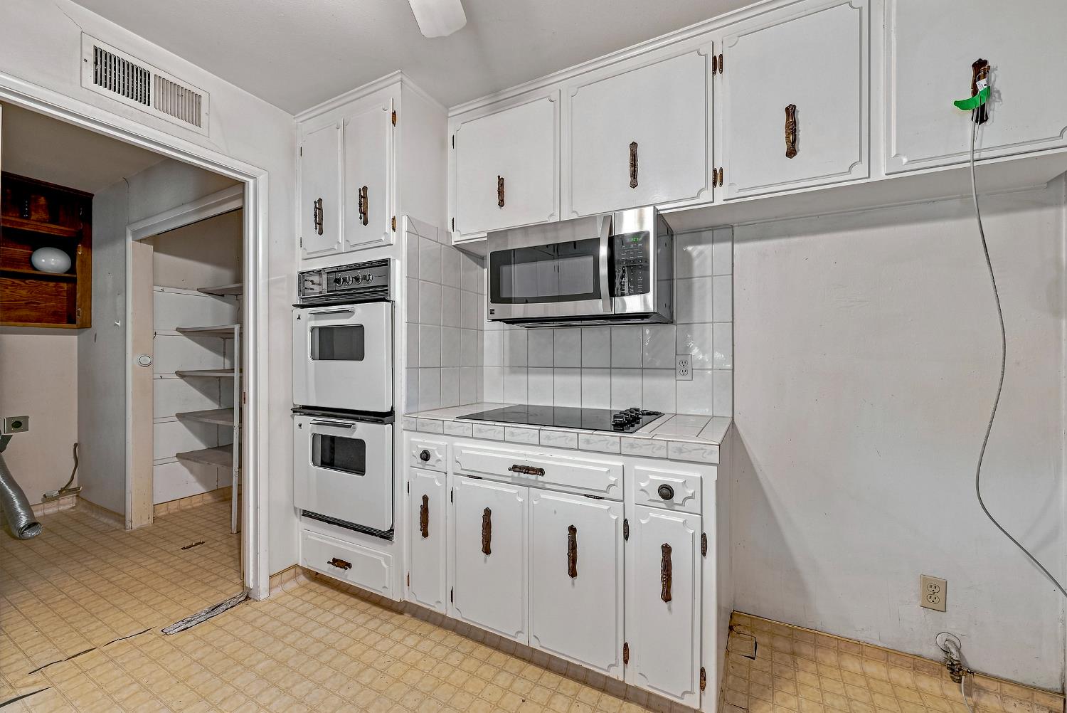 587 W Donna Dr, Merced, CA 95348