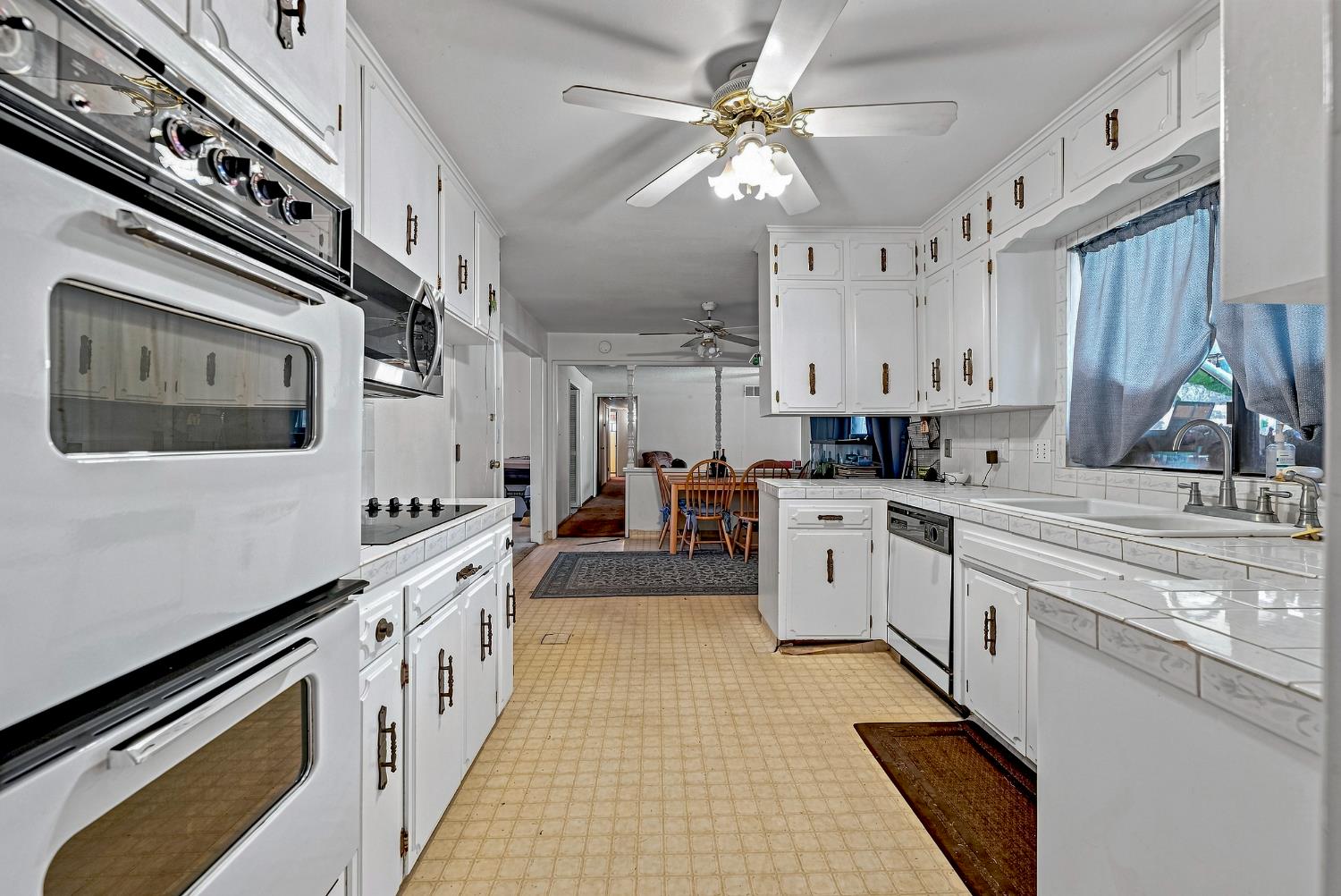 587 W Donna Dr, Merced, CA 95348