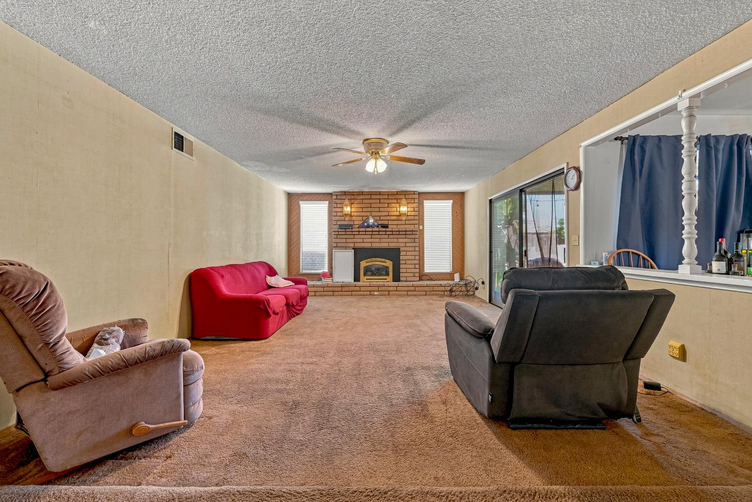 587 W Donna Dr, Merced, CA 95348
