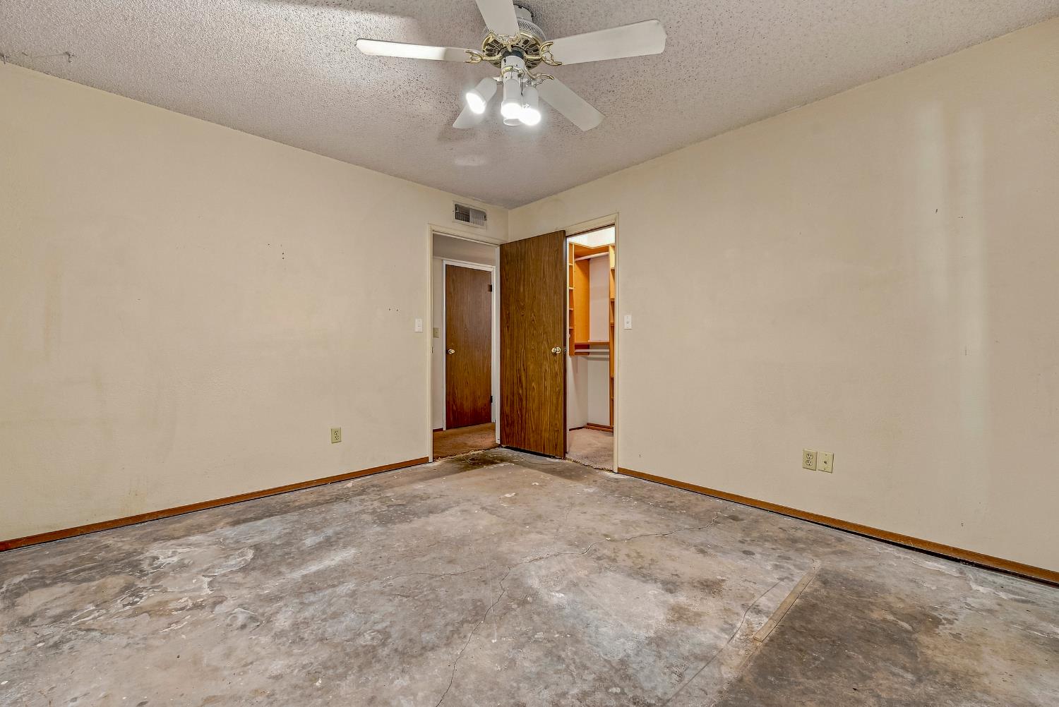 587 W Donna Dr, Merced, CA 95348