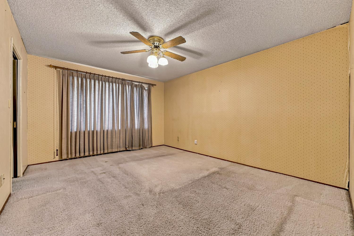 587 W Donna Dr, Merced, CA 95348