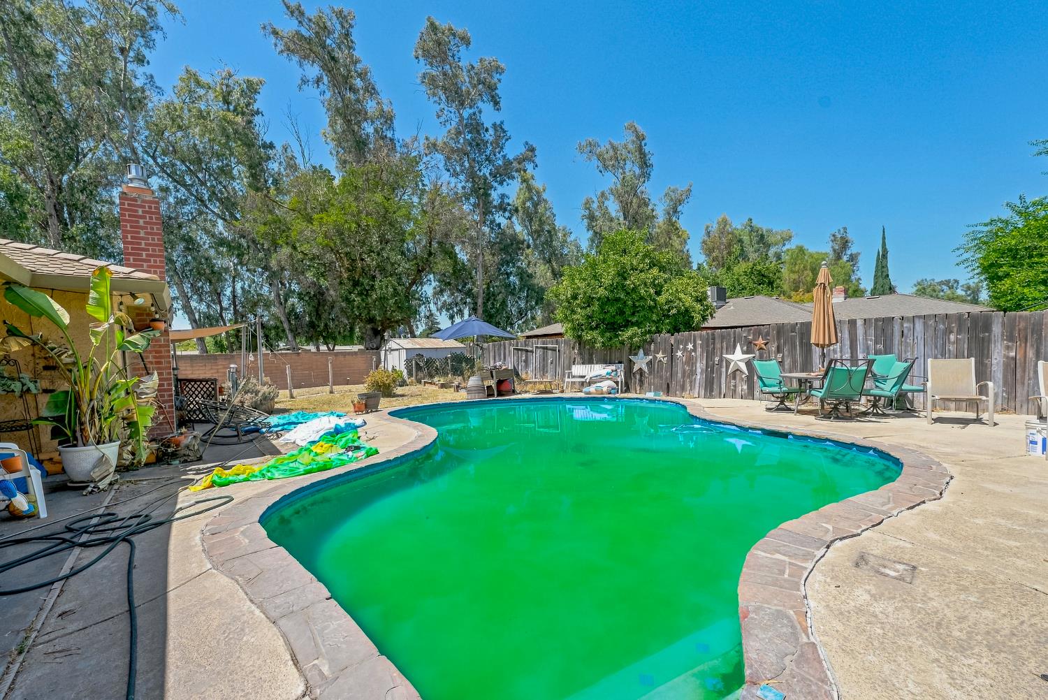 587 W Donna Dr, Merced, CA 95348