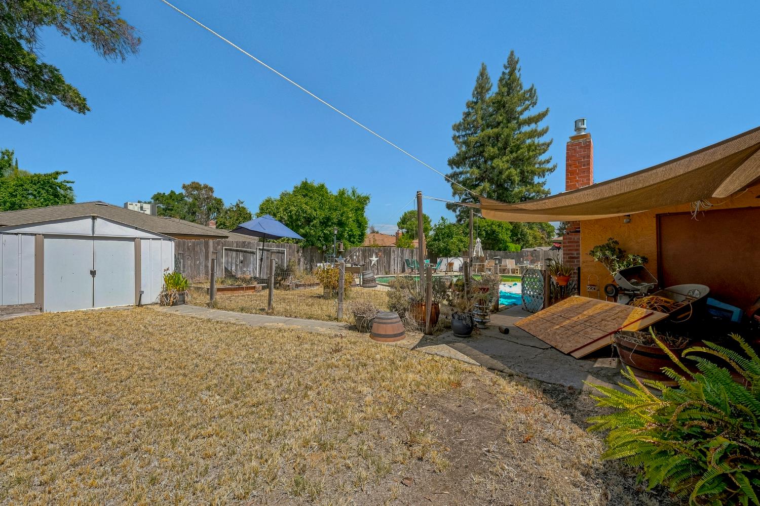 587 W Donna Dr, Merced, CA 95348