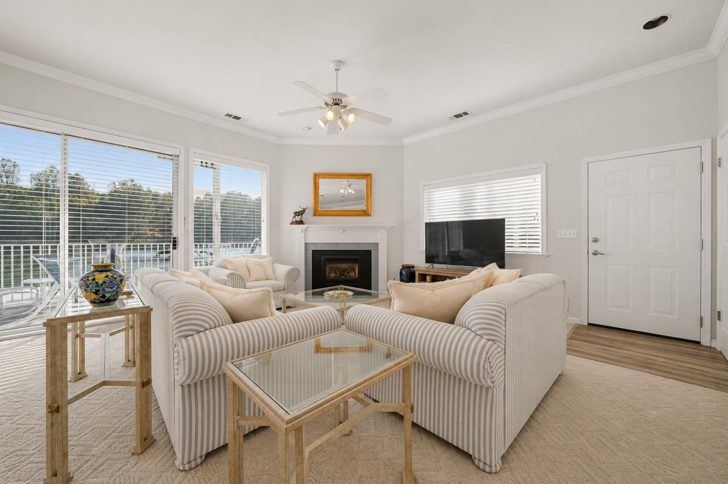 1031 Shoreline Dr #12, Copperopolis, CA 95228