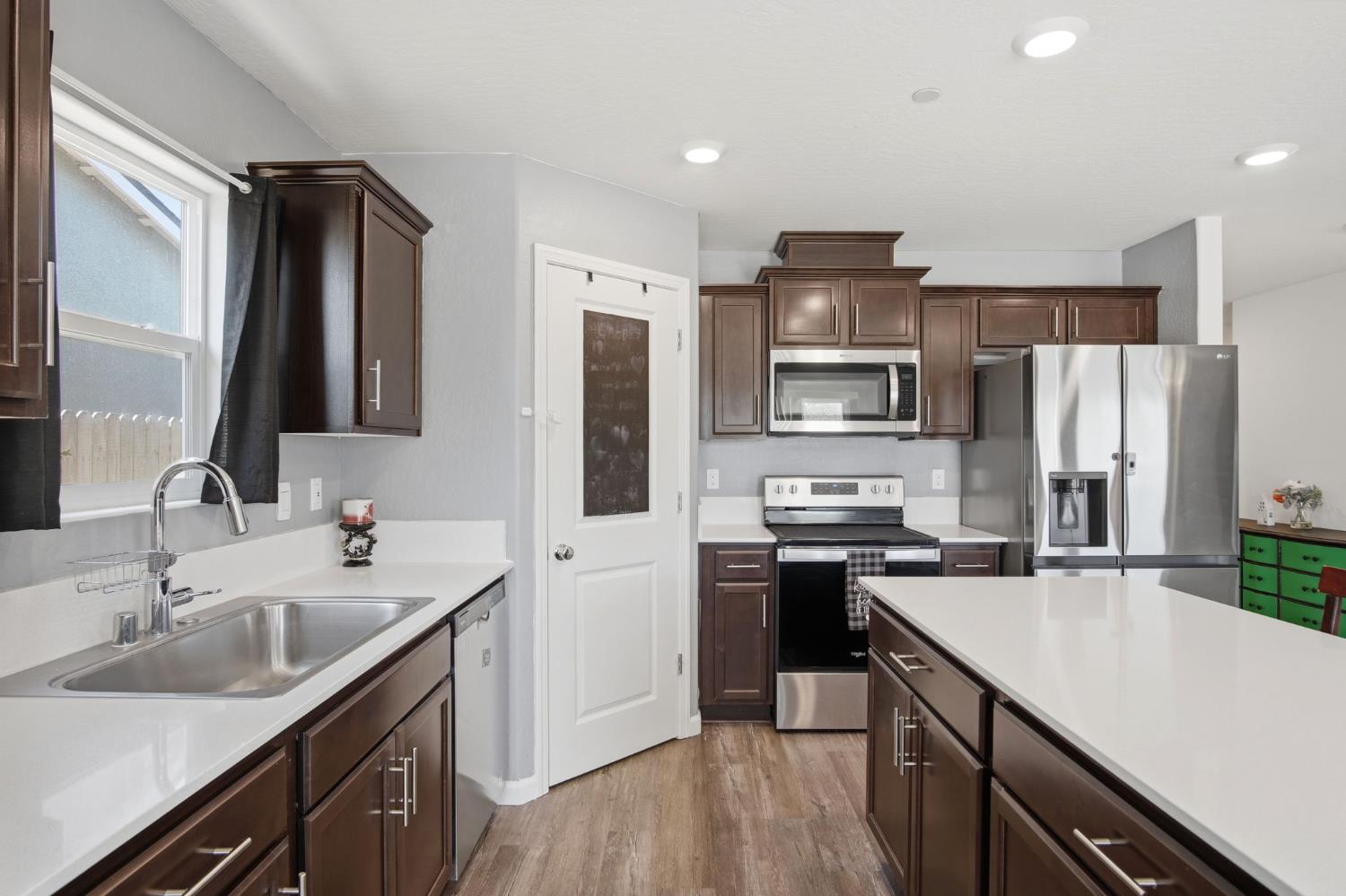 670 Elizabeth Ct, Merced, CA 95341