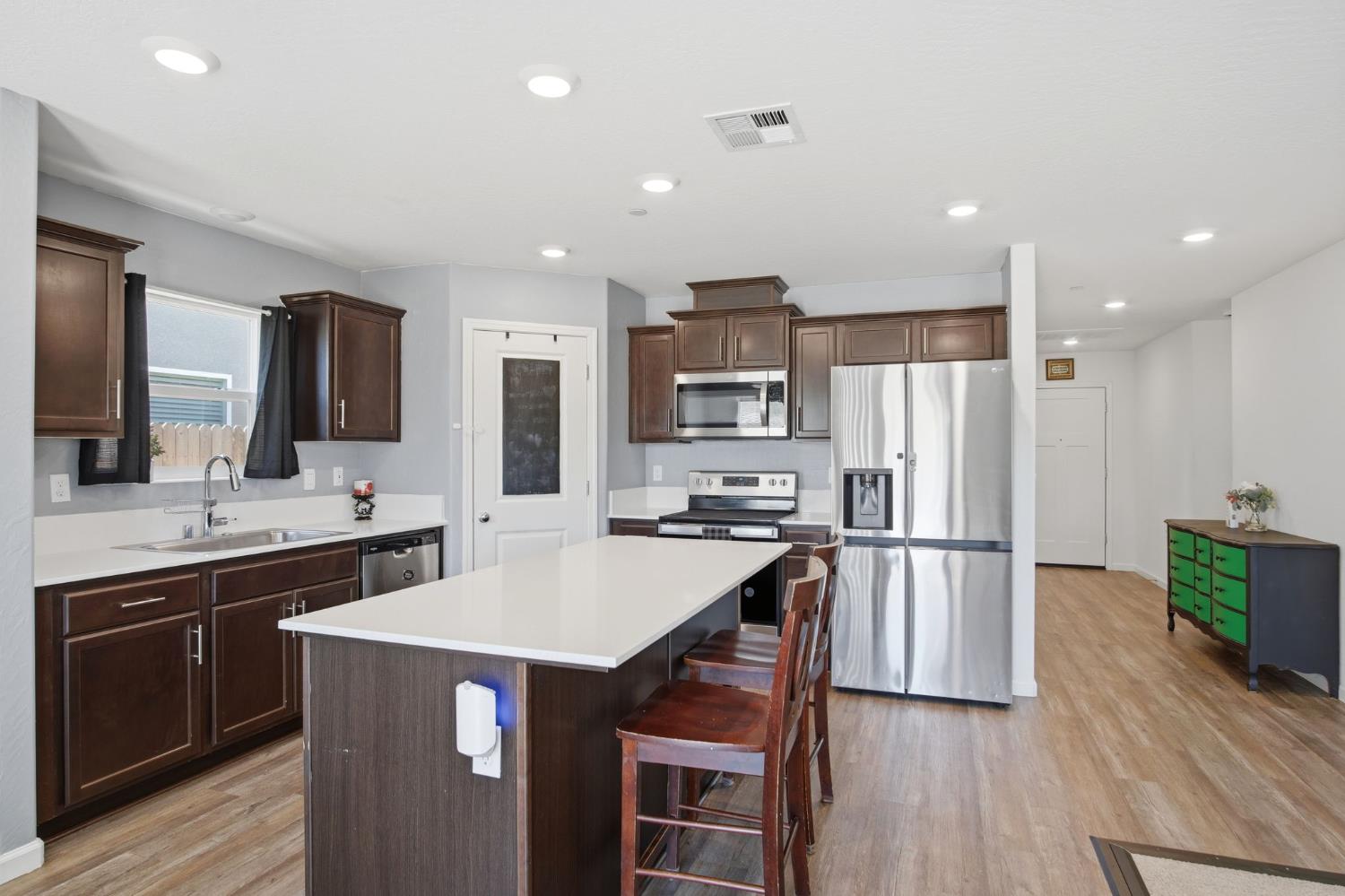 670 Elizabeth Ct, Merced, CA 95341