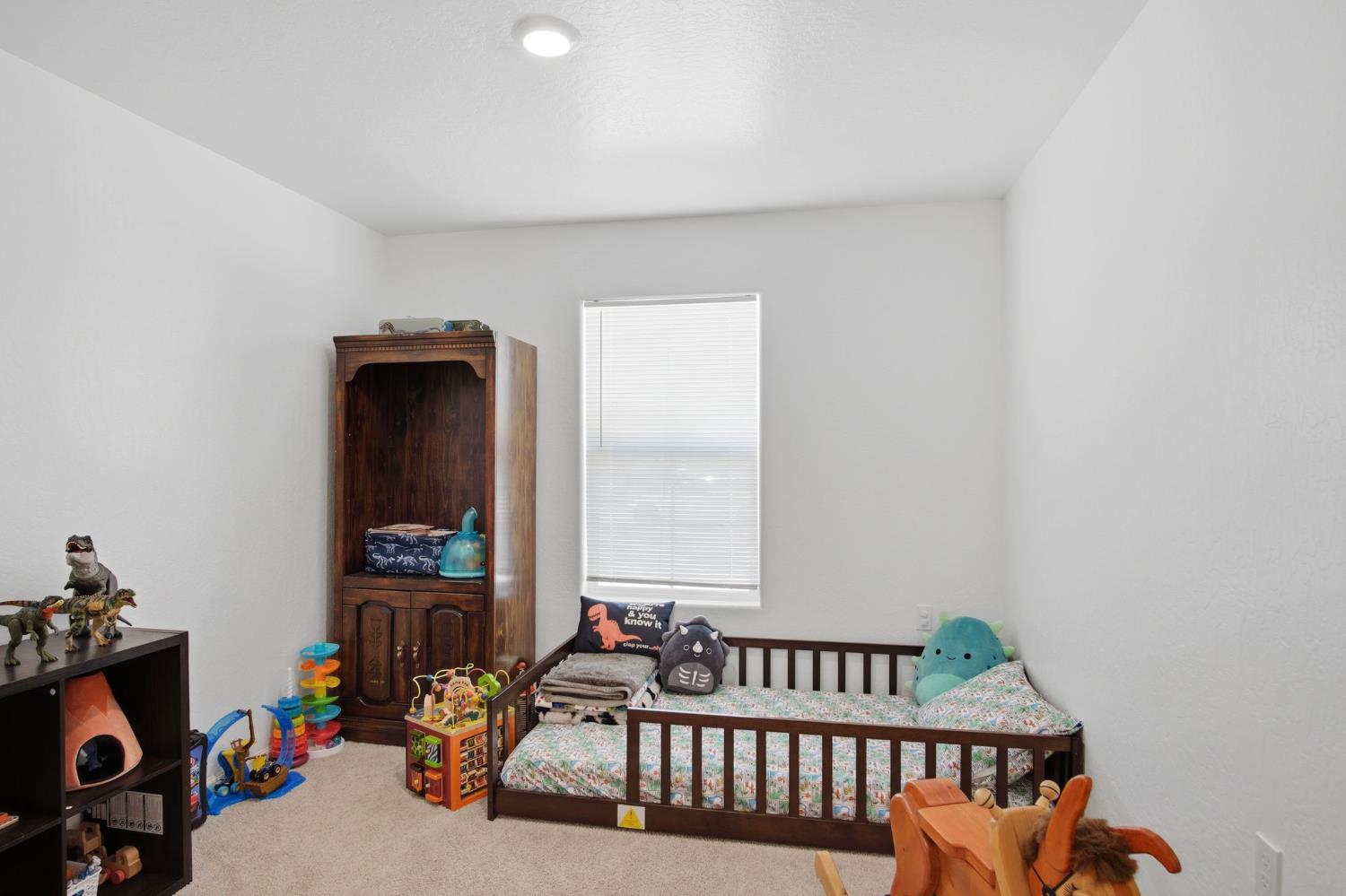 670 Elizabeth Ct, Merced, CA 95341