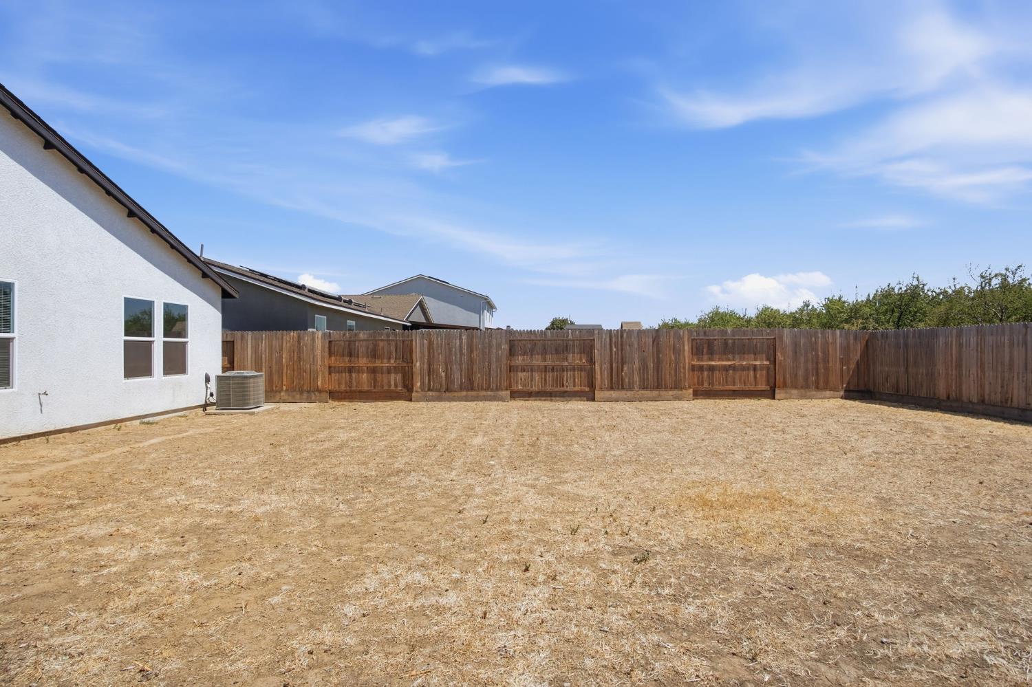 670 Elizabeth Ct, Merced, CA 95341