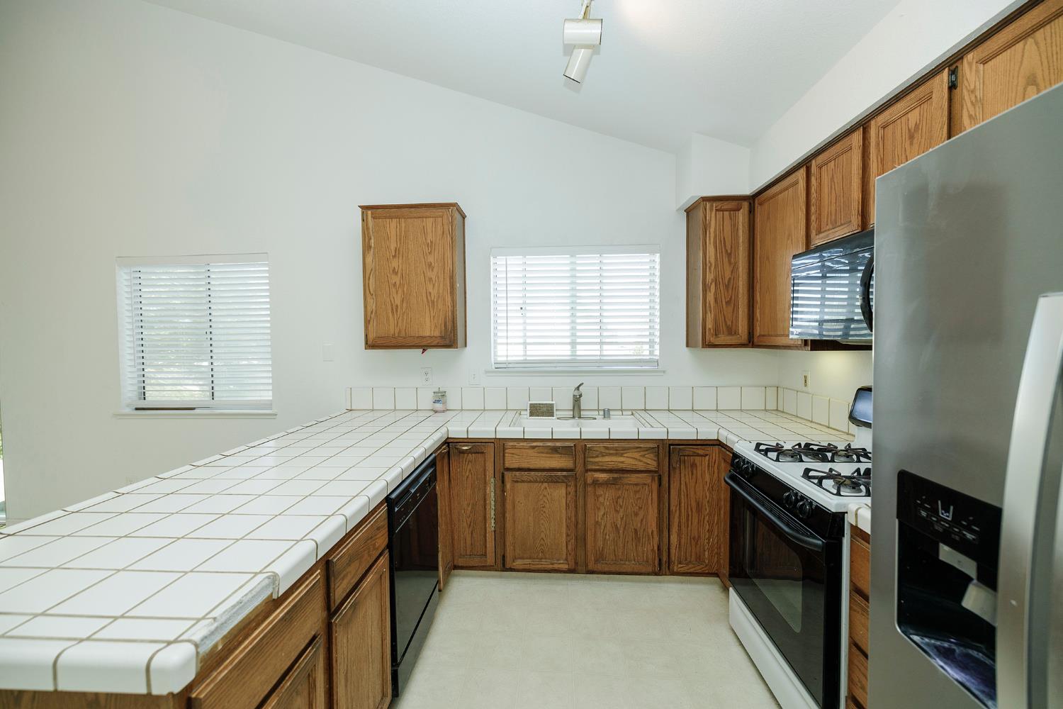 6036 Deep River Ct, Riverbank, CA 95367