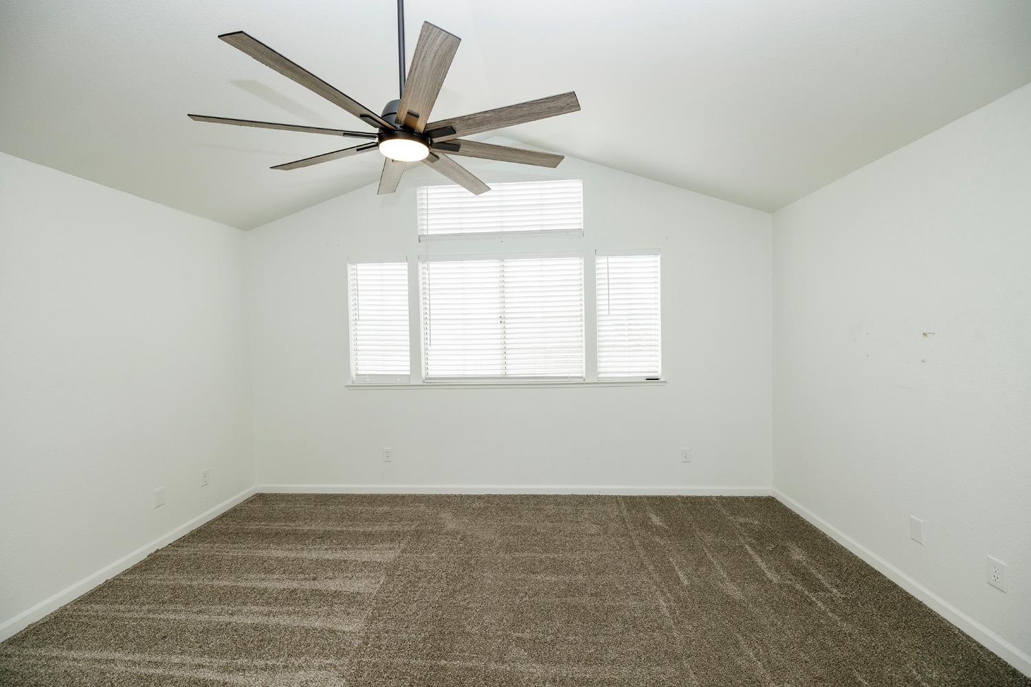 6036 Deep River Ct, Riverbank, CA 95367