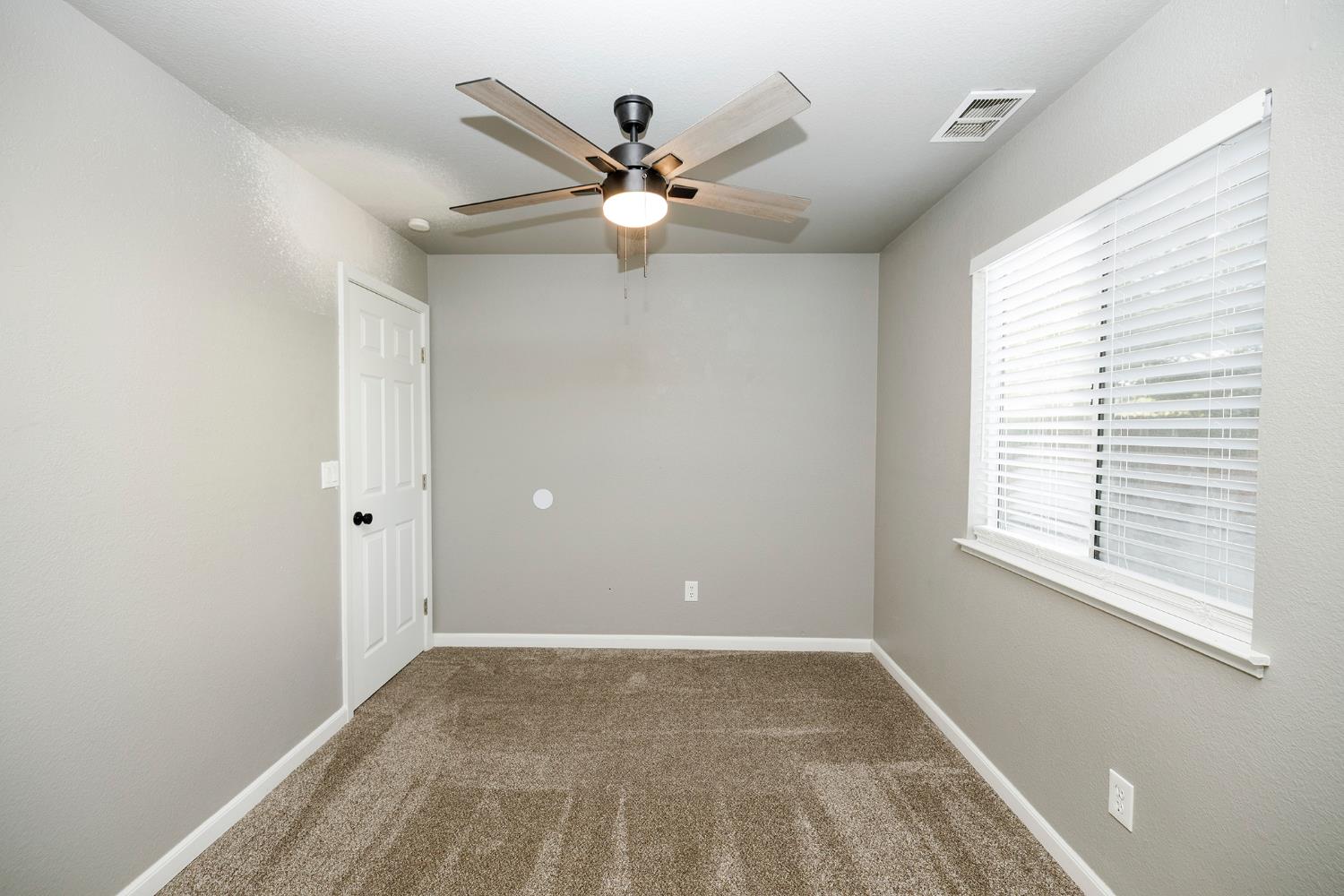 6036 Deep River Ct, Riverbank, CA 95367