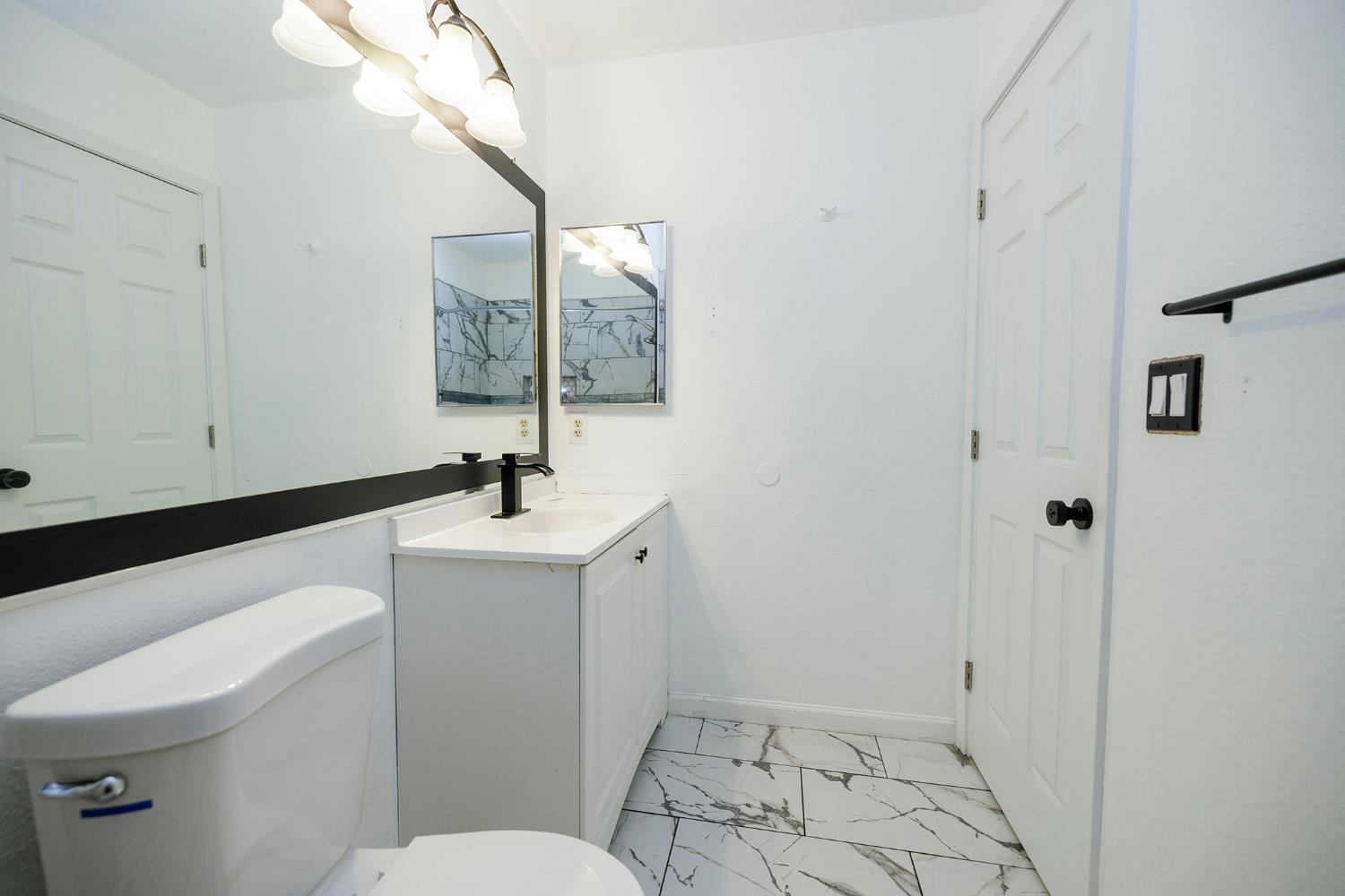 6036 Deep River Ct, Riverbank, CA 95367