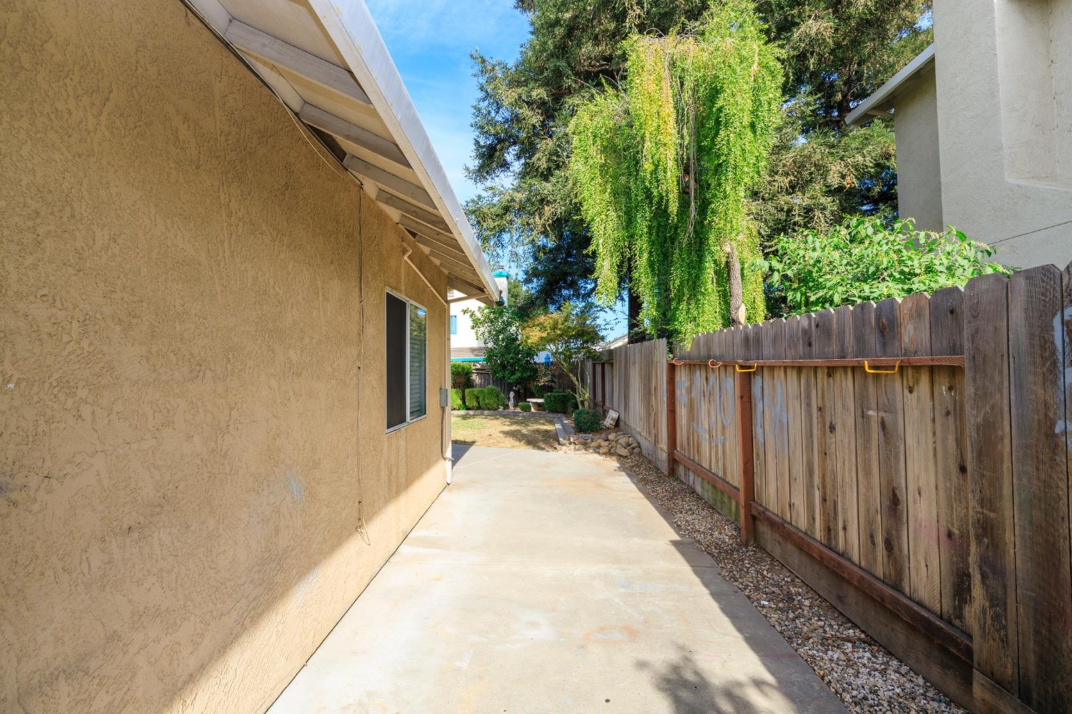 6036 Deep River Ct, Riverbank, CA 95367