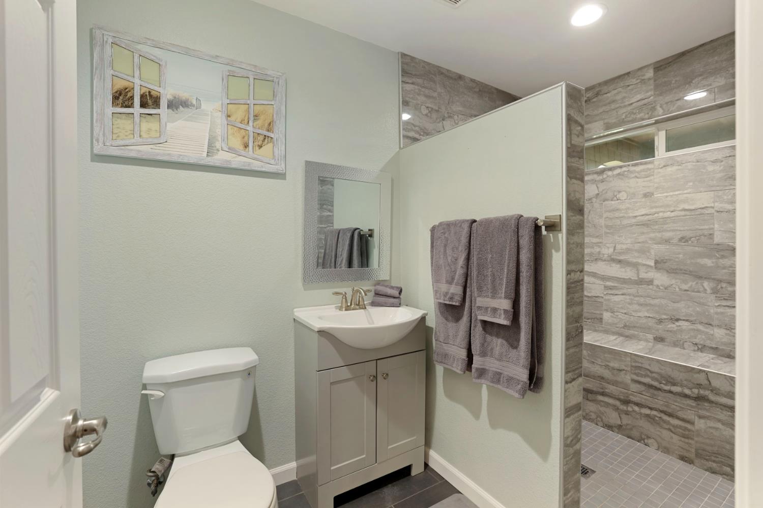 501 Rose Ave #1, Modesto, CA 95355