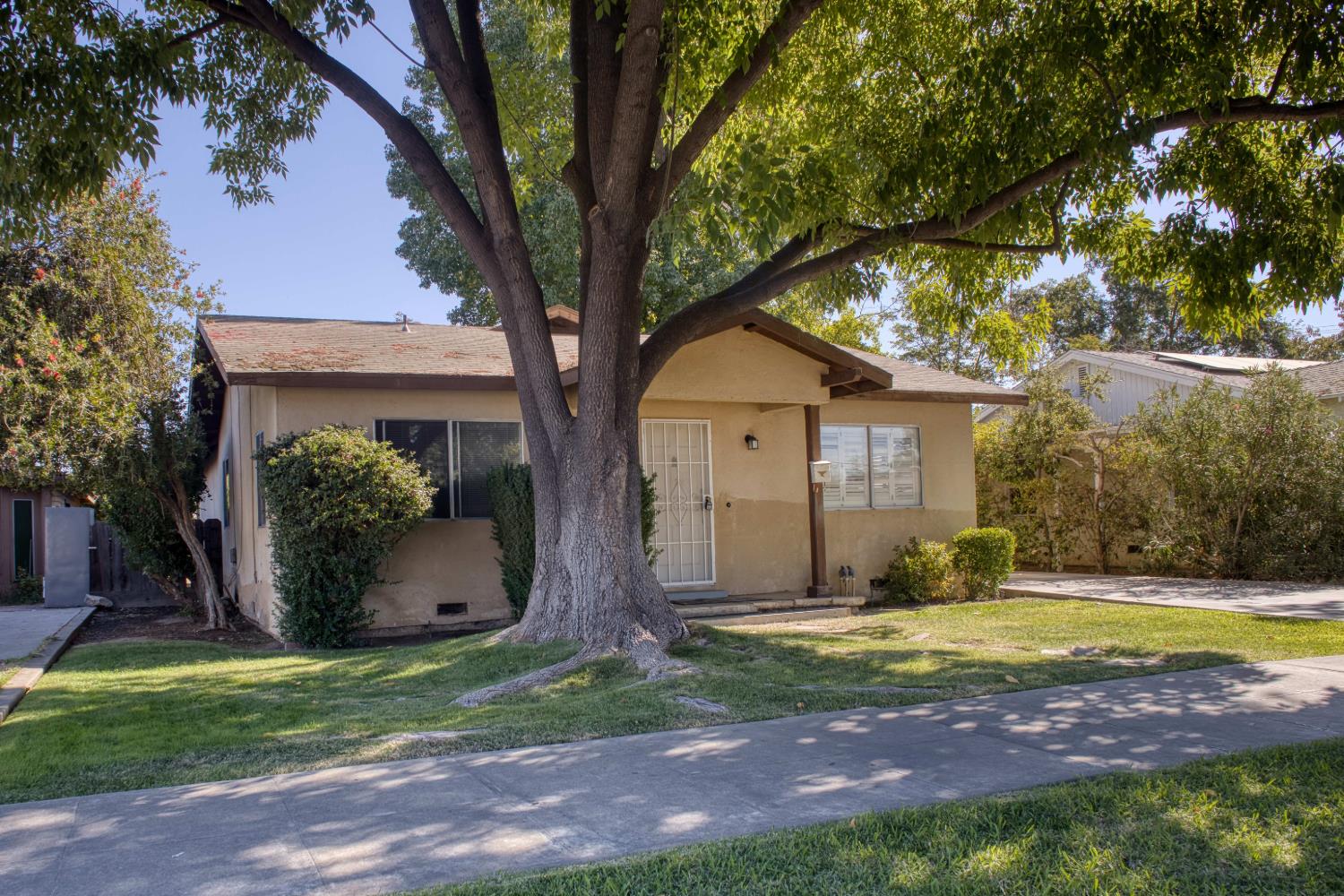 317 S K St, Madera, CA 93637
