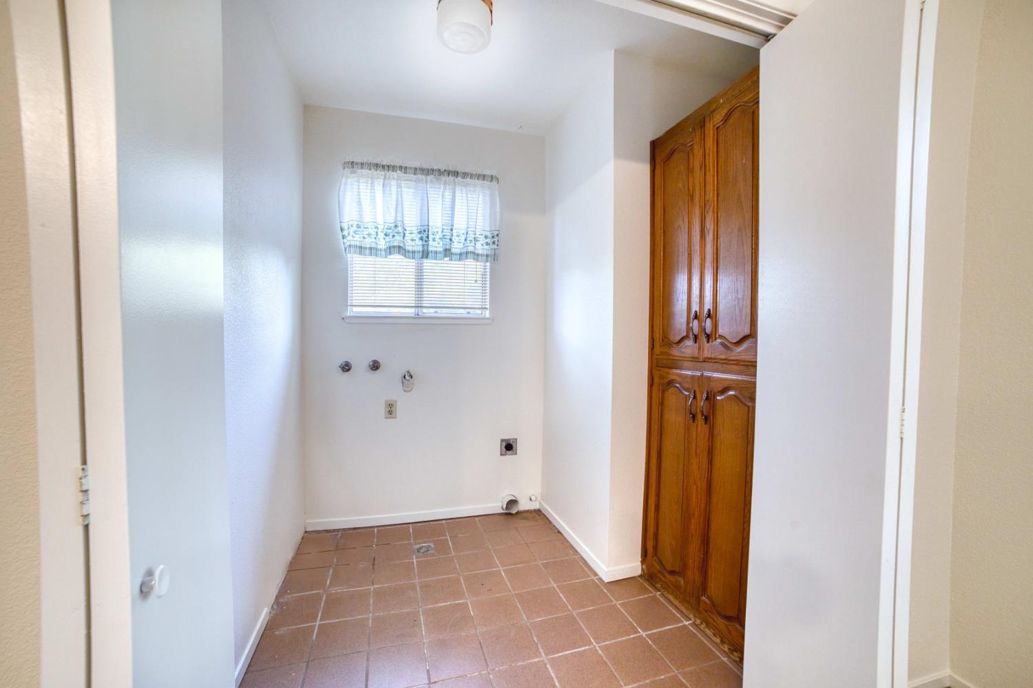 317 S K St, Madera, CA 93637