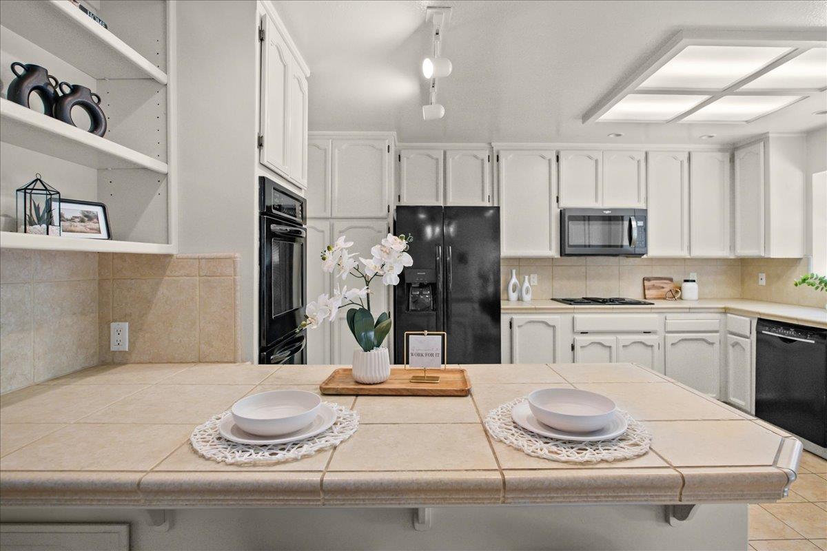400 Rosebay Ln, Modesto, CA 95356