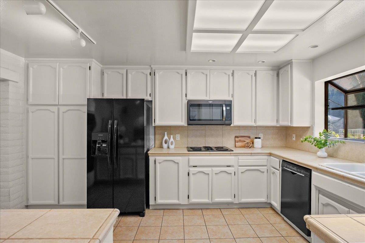 400 Rosebay Ln, Modesto, CA 95356