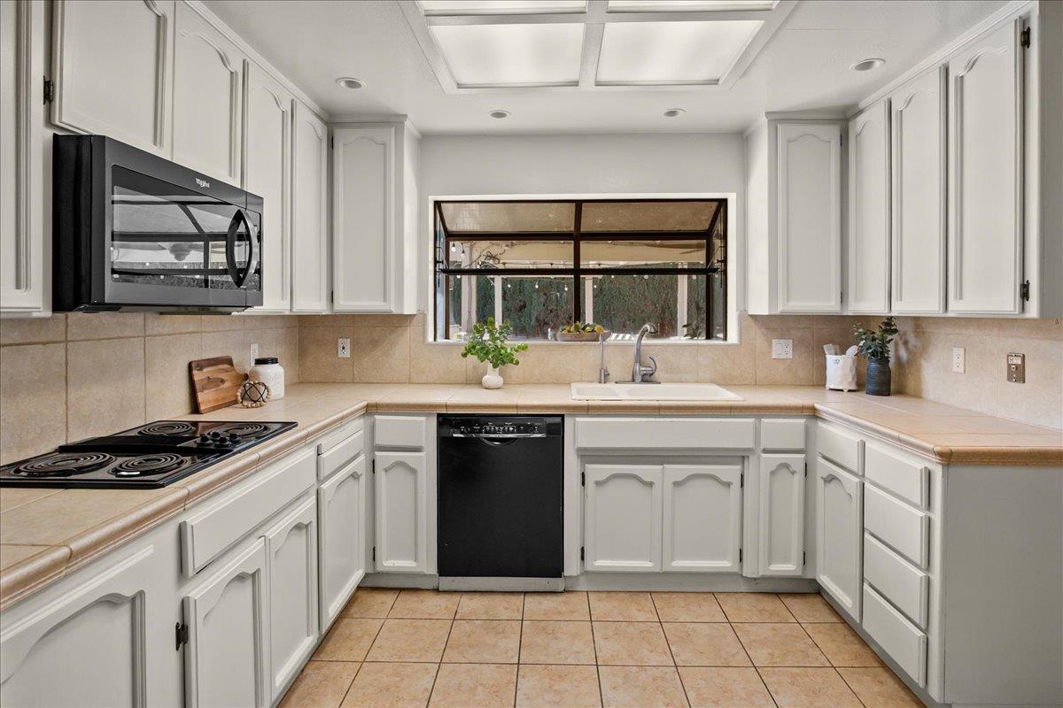 400 Rosebay Ln, Modesto, CA 95356