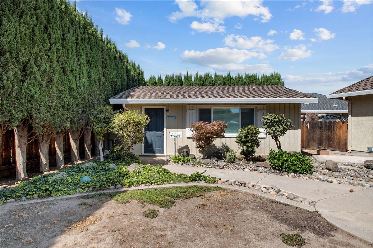 400 Rosebay Ln, Modesto, CA 95356