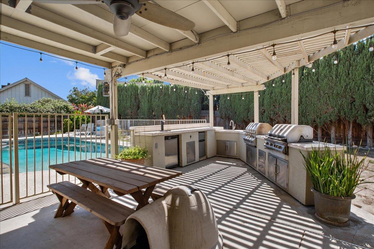 400 Rosebay Ln, Modesto, CA 95356