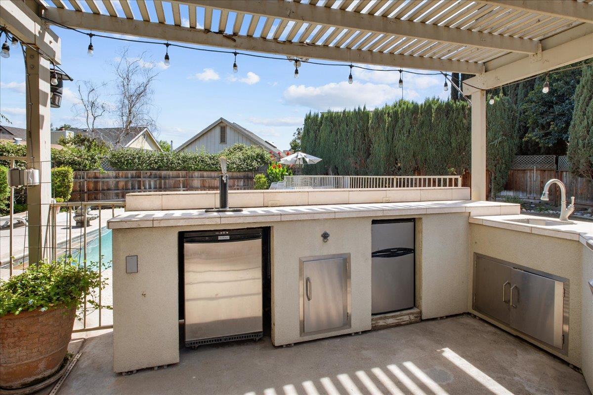 400 Rosebay Ln, Modesto, CA 95356