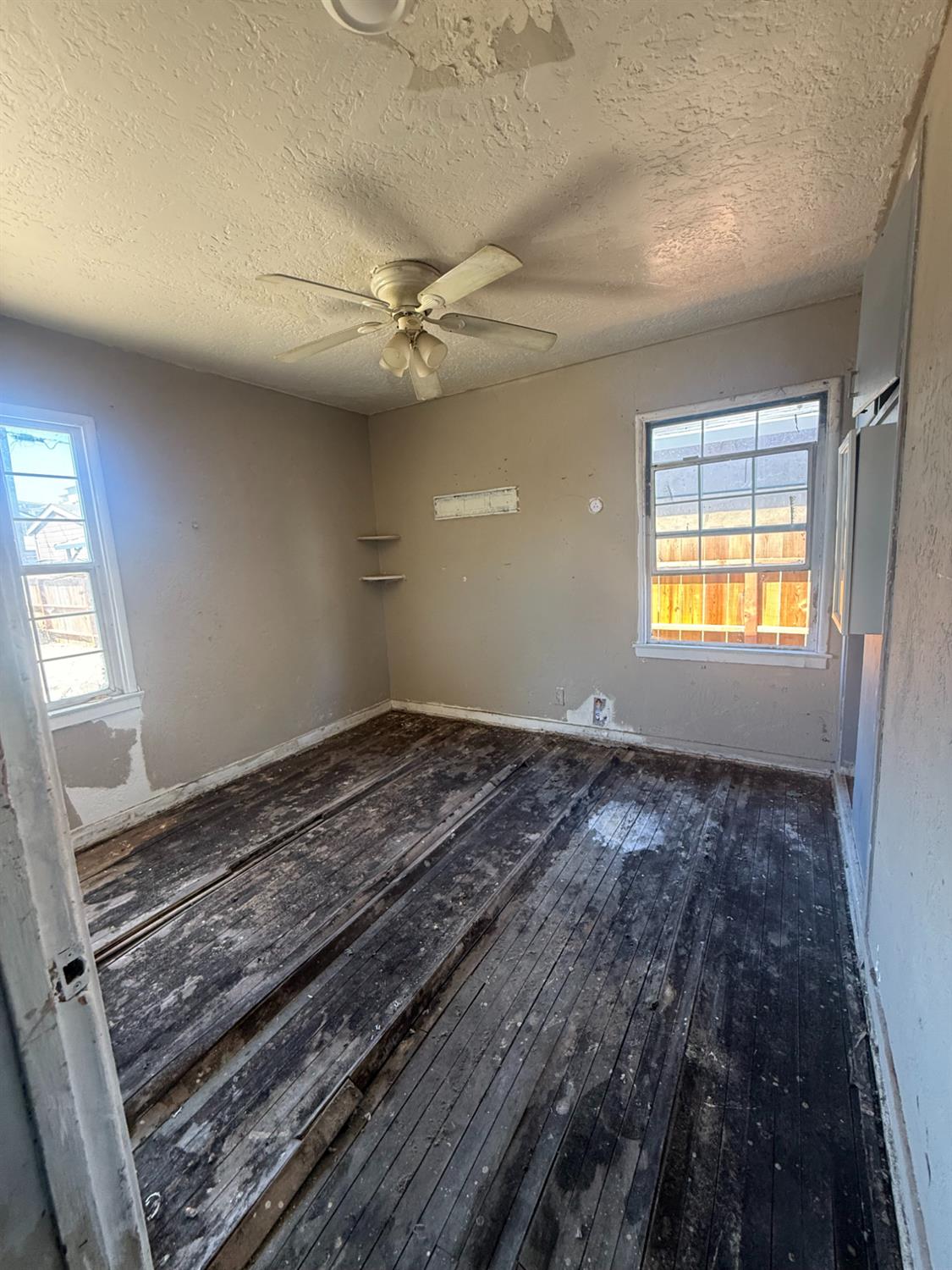 656 Pine St, Manteca, CA 95336