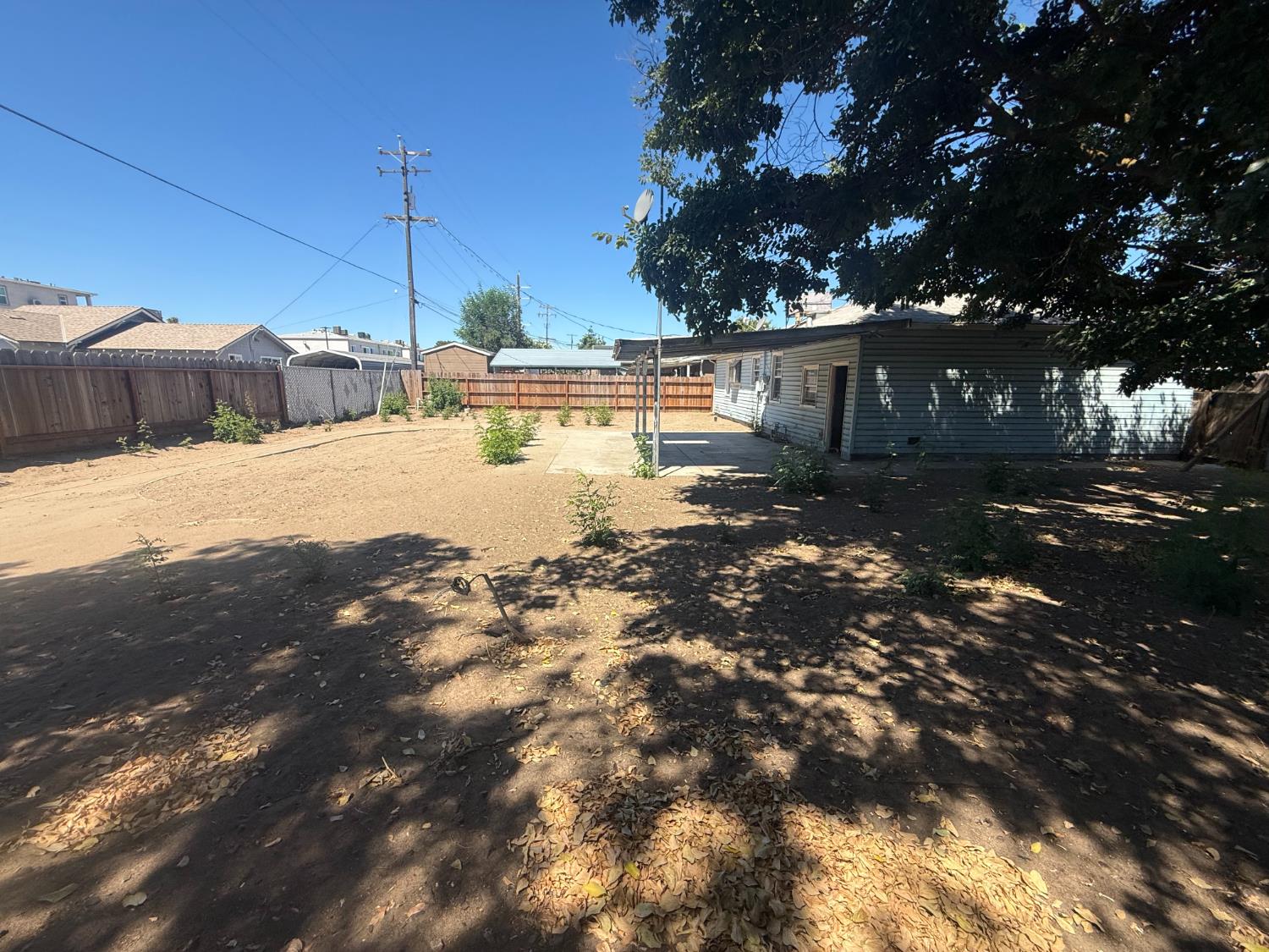 656 Pine St, Manteca, CA 95336