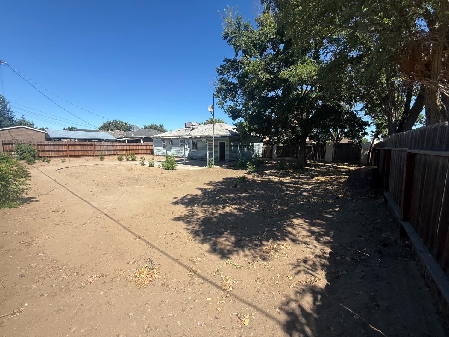 656 Pine St, Manteca, CA 95336