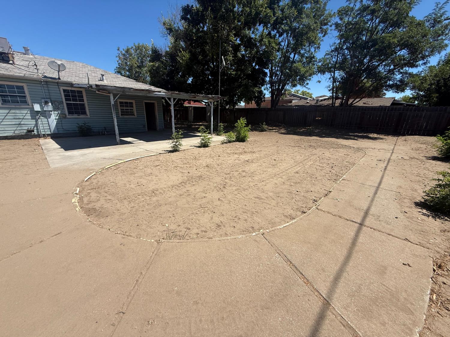 656 Pine St, Manteca, CA 95336