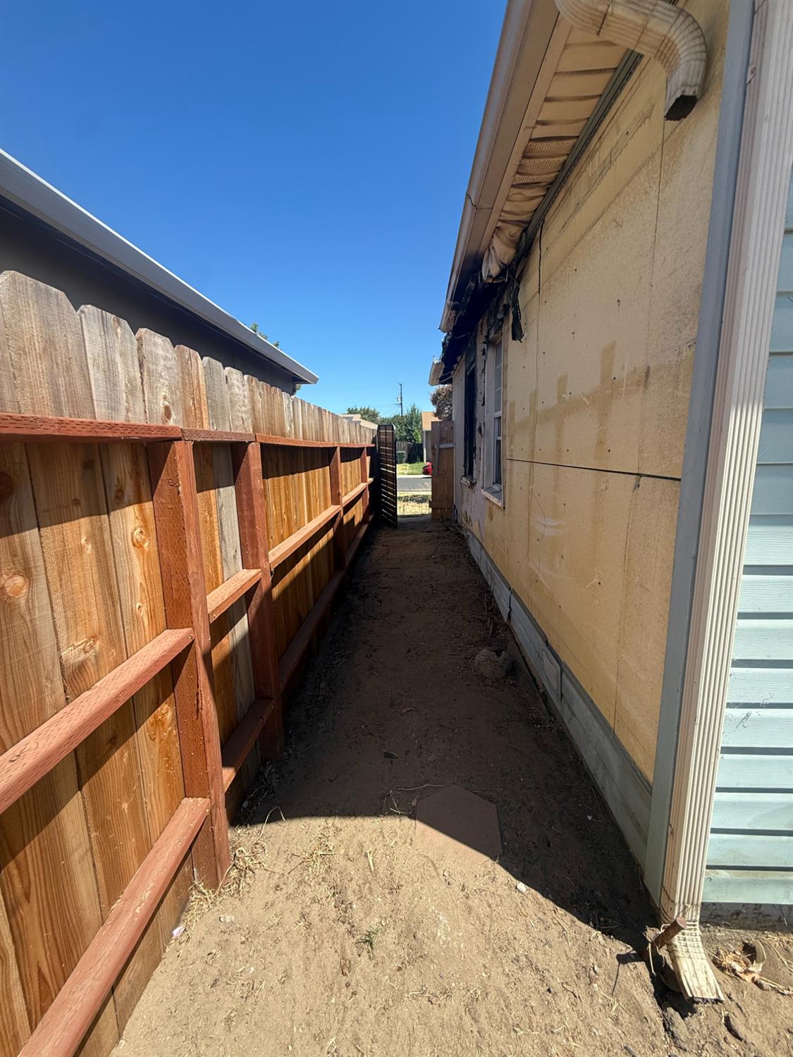 656 Pine St, Manteca, CA 95336
