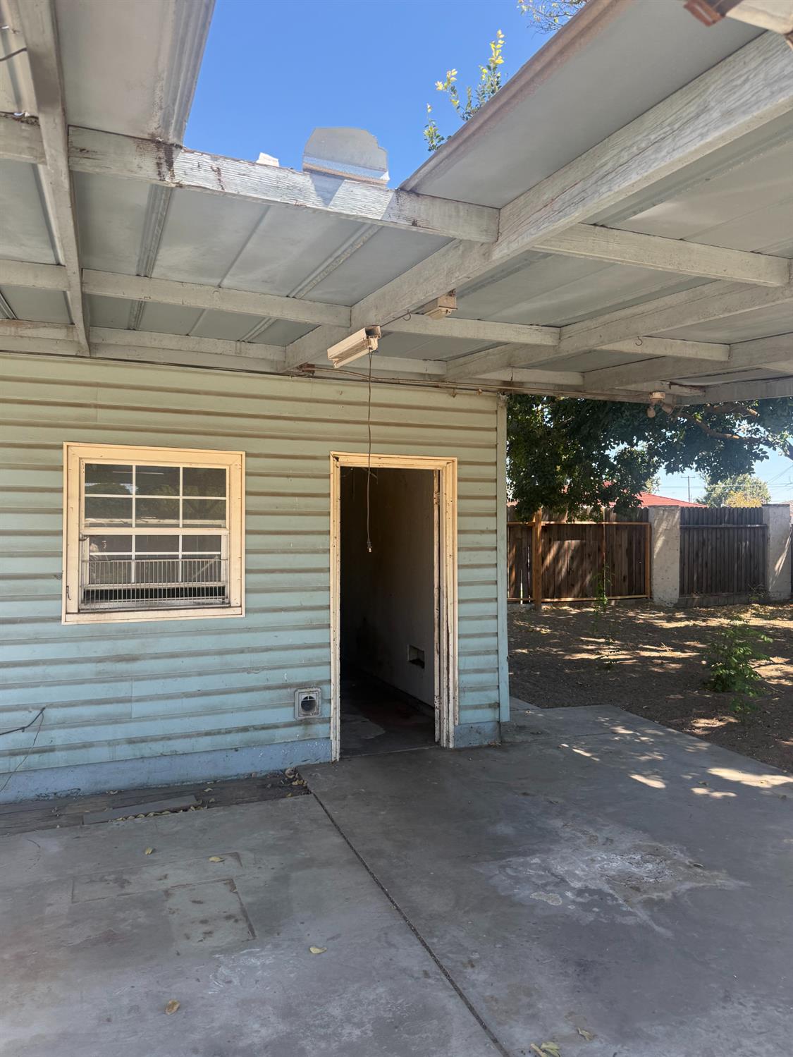 656 Pine St, Manteca, CA 95336