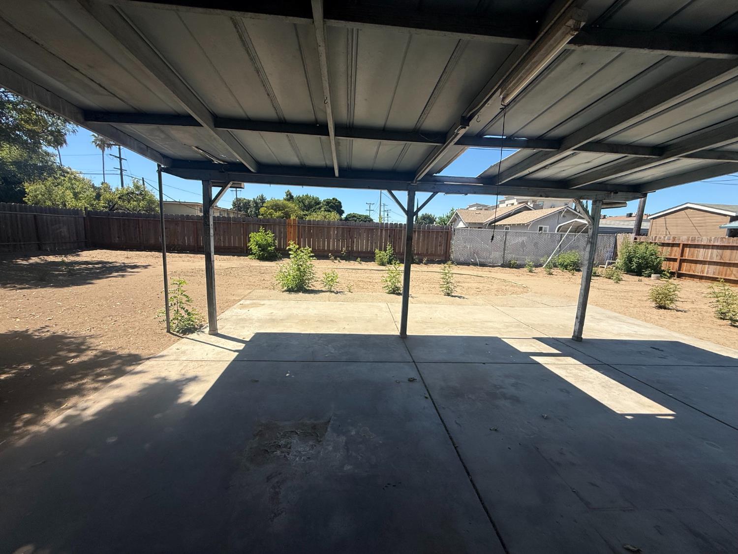 656 Pine St, Manteca, CA 95336