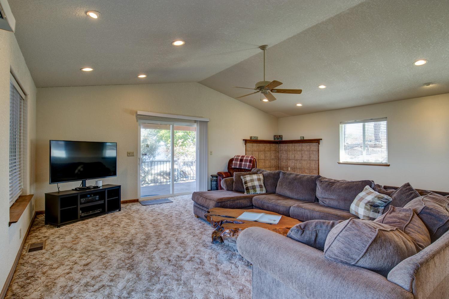 4832 Enramada Dr, La Grange, CA 95329