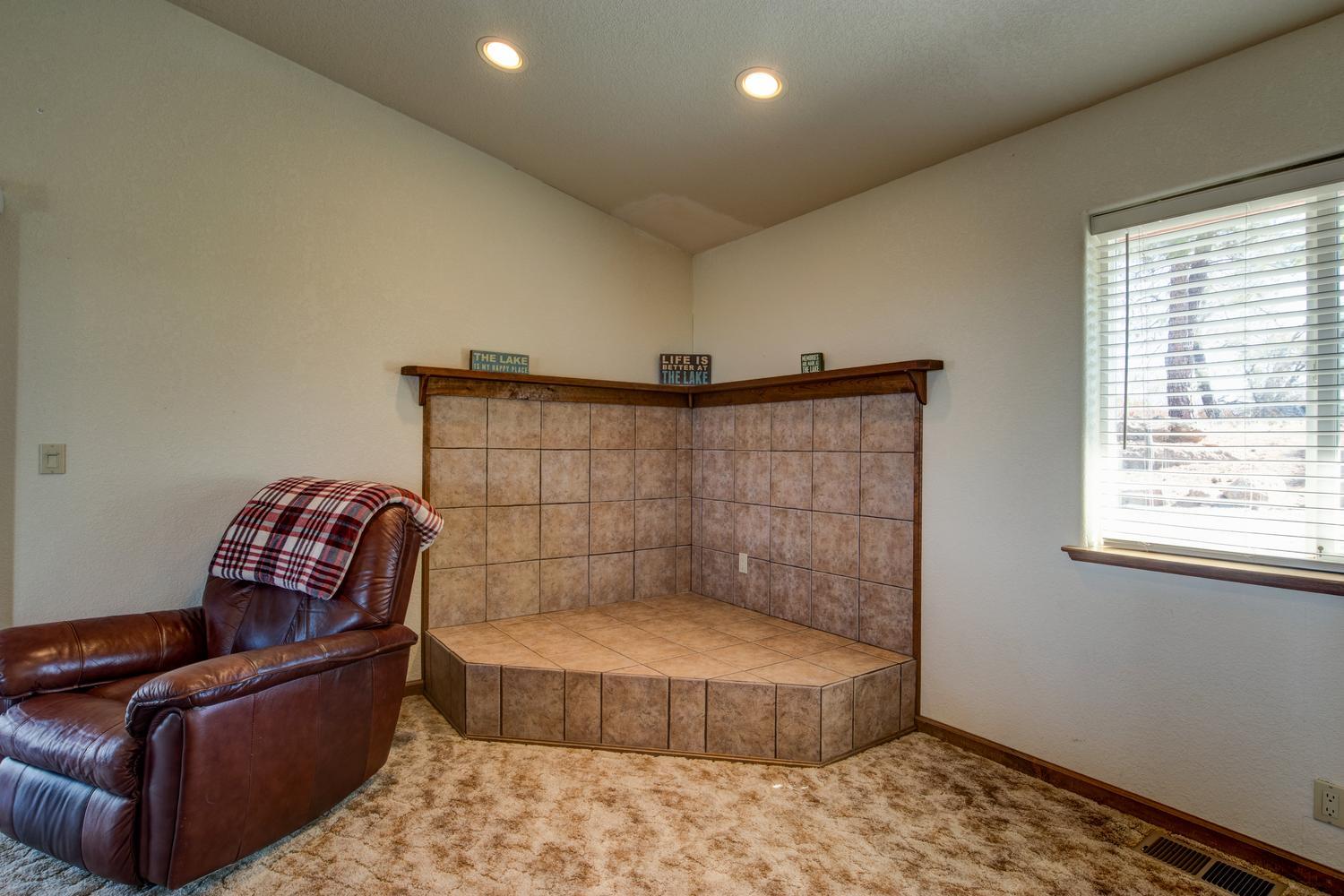 4832 Enramada Dr, La Grange, CA 95329