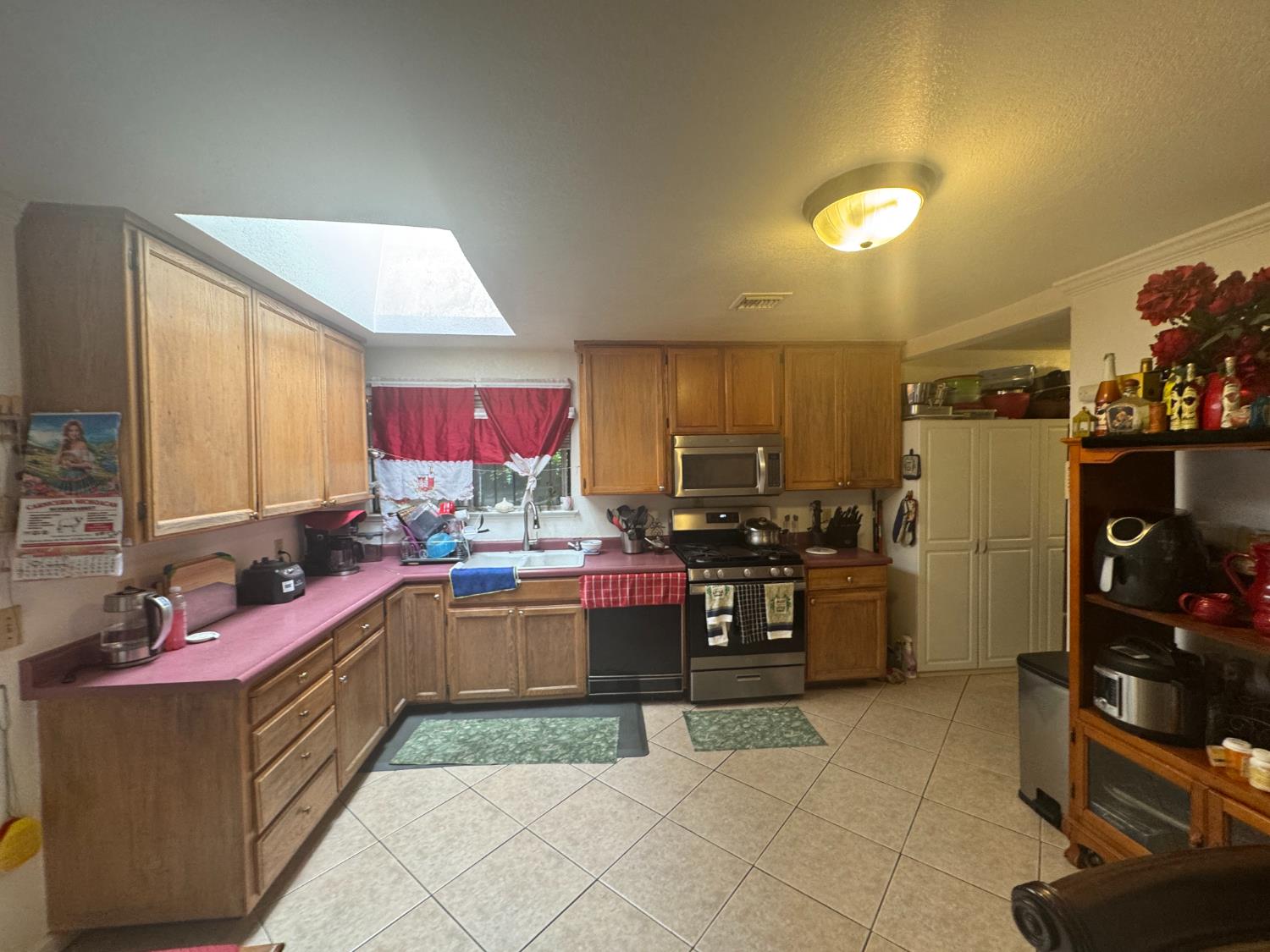 1916 Donand, Modesto, CA 95351