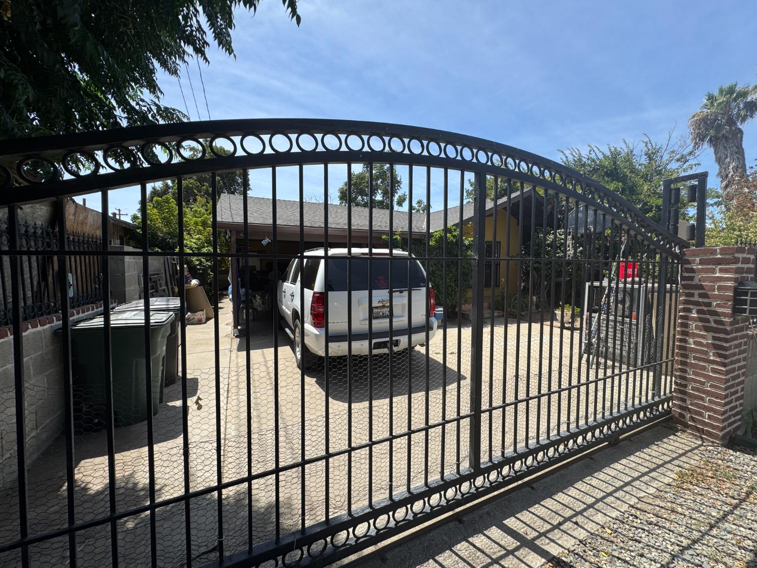 1916 Donand, Modesto, CA 95351