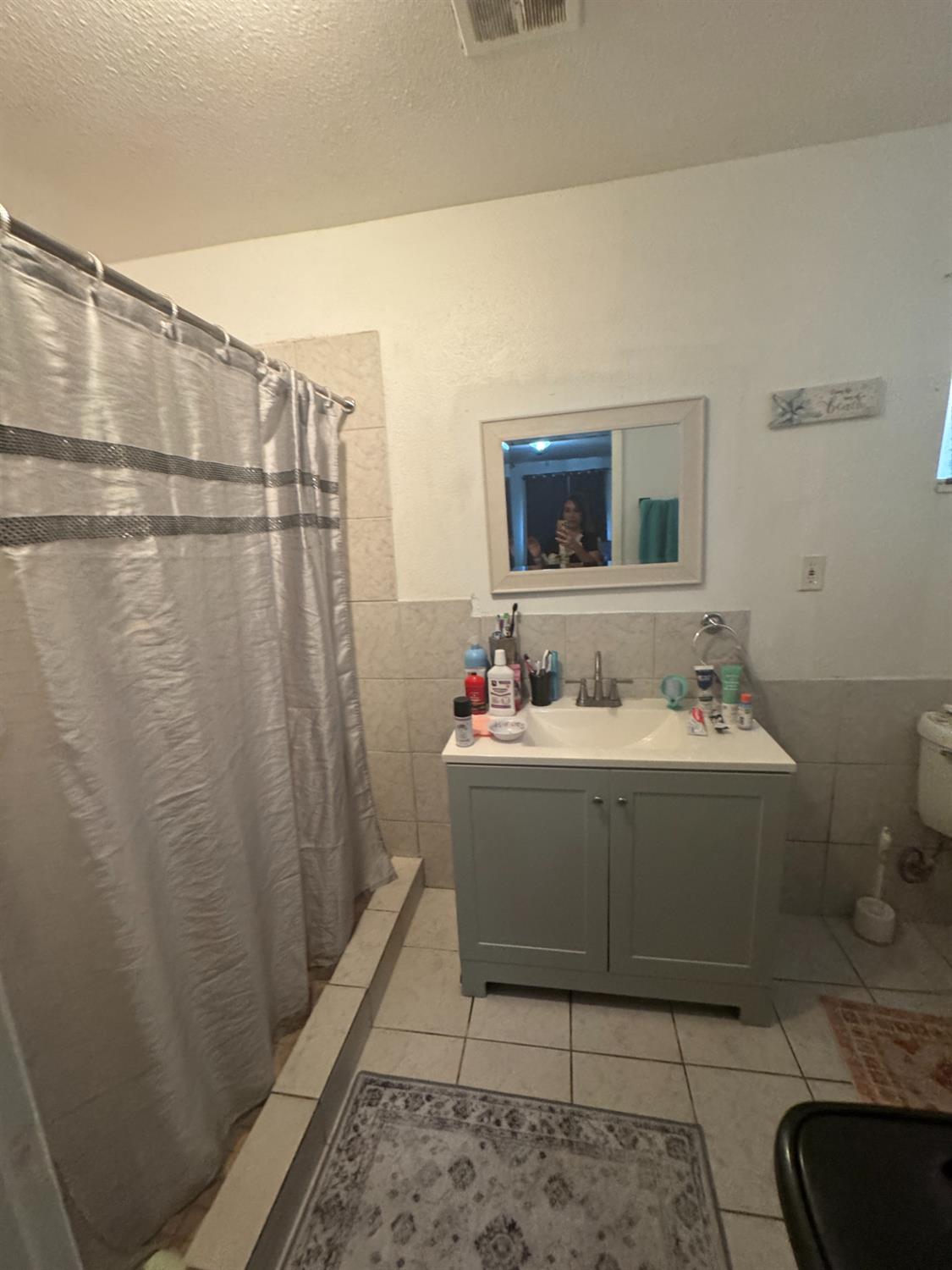 1916 Donand, Modesto, CA 95351