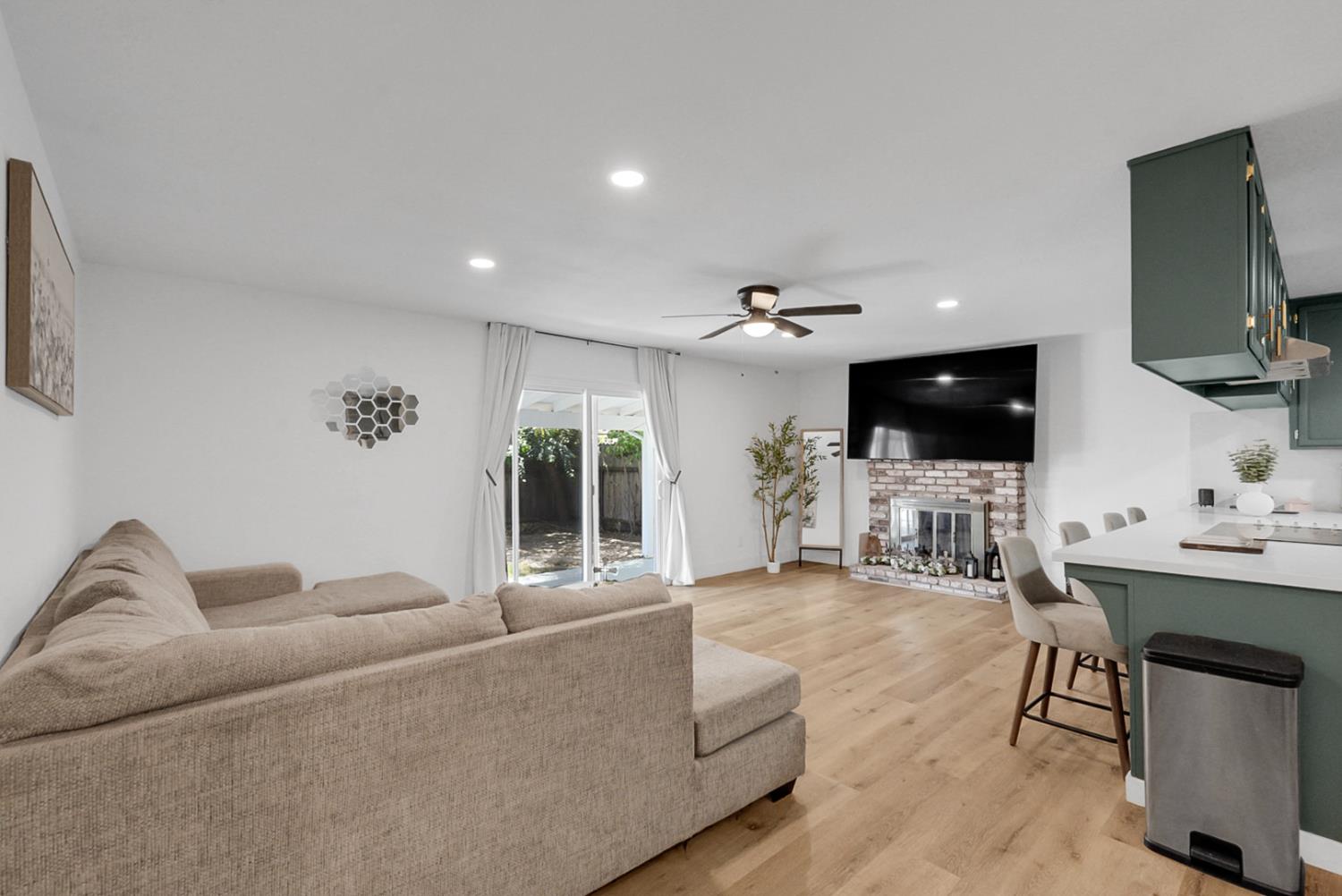300 Lewis St, Turlock, CA 95380