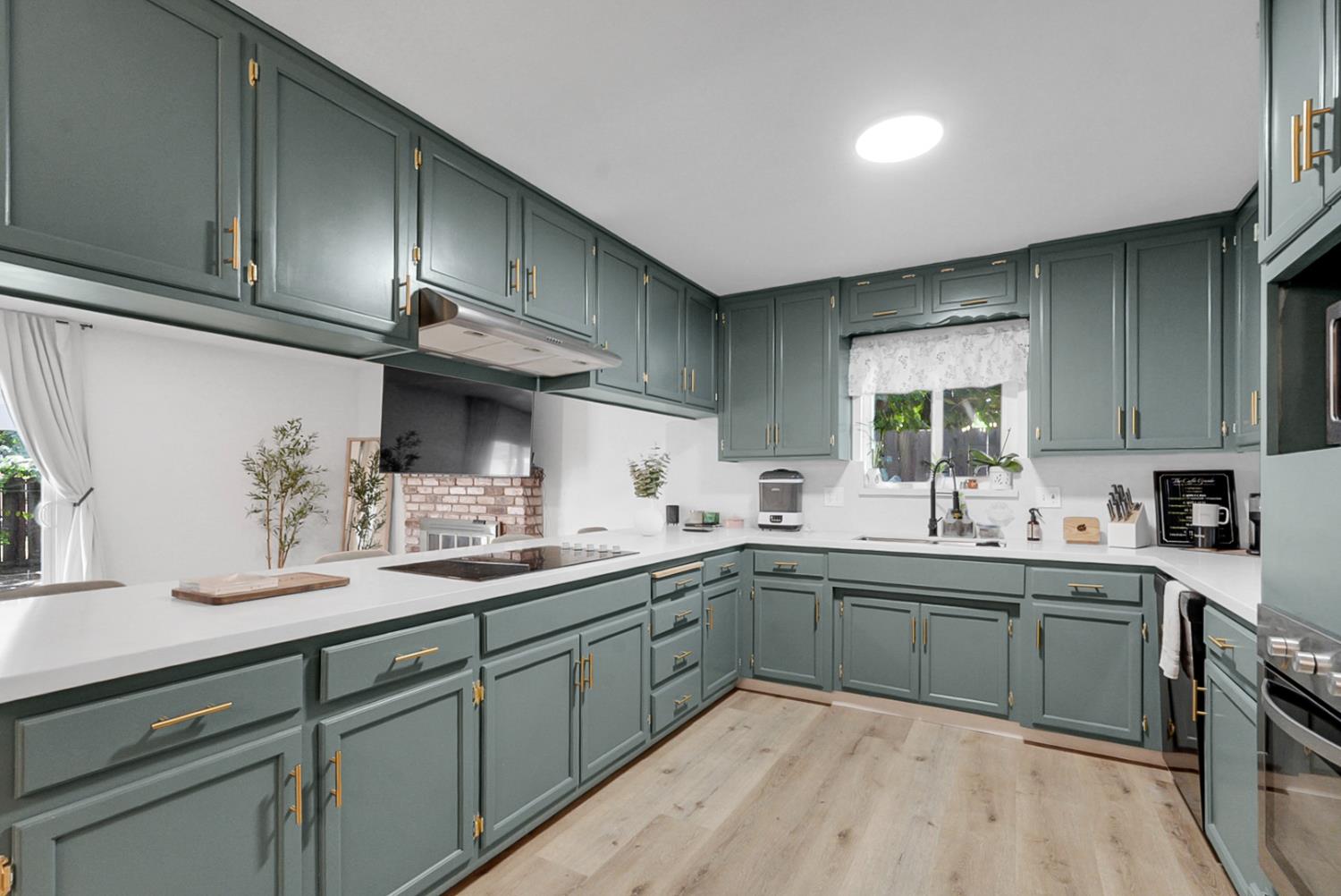 300 Lewis St, Turlock, CA 95380