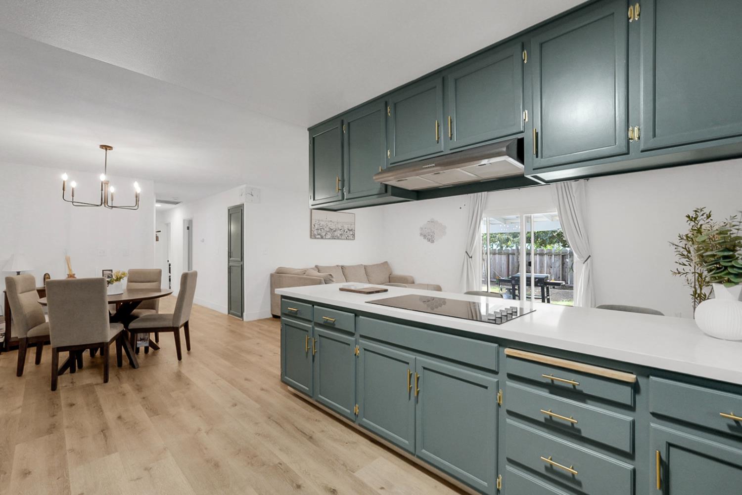 300 Lewis St, Turlock, CA 95380