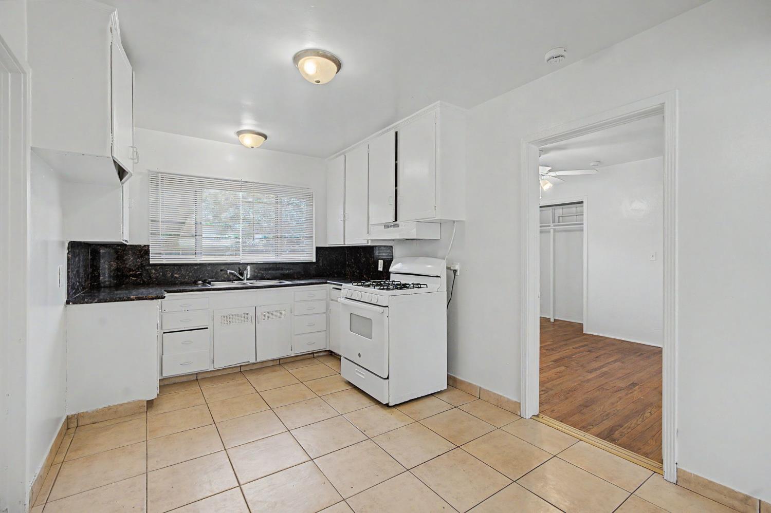 2306 E dayton, Fresno, CA 93726
