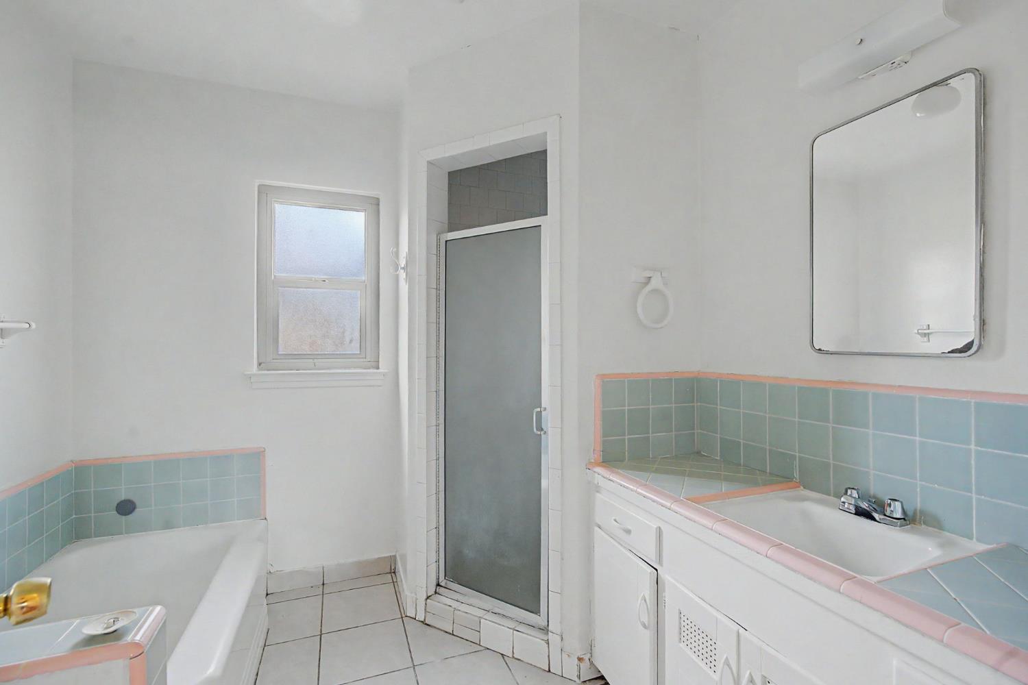 2306 E dayton, Fresno, CA 93726