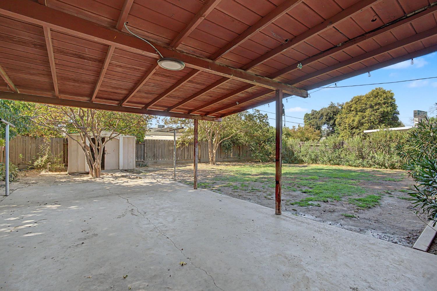 2306 E dayton, Fresno, CA 93726