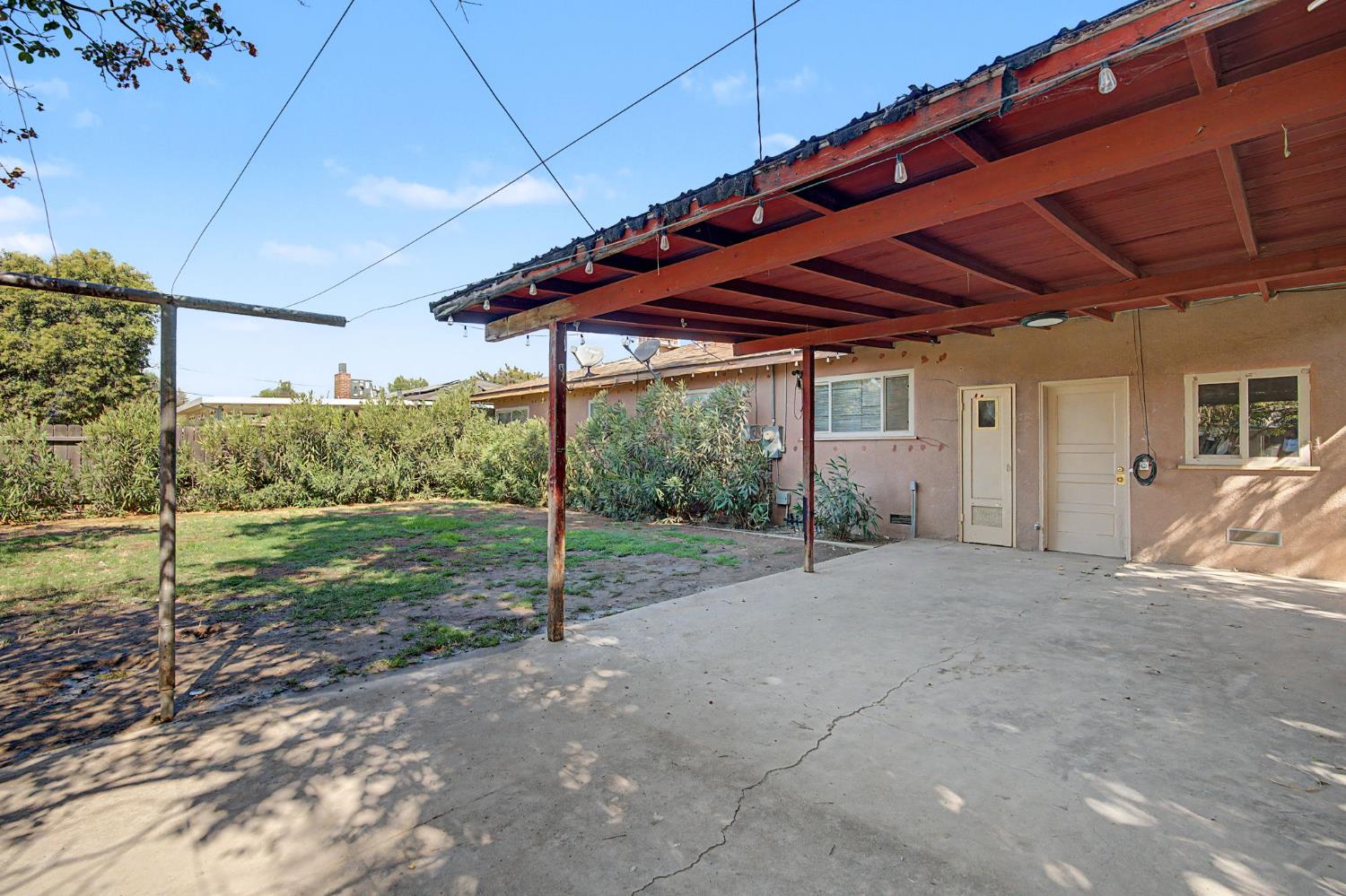 2306 E dayton, Fresno, CA 93726